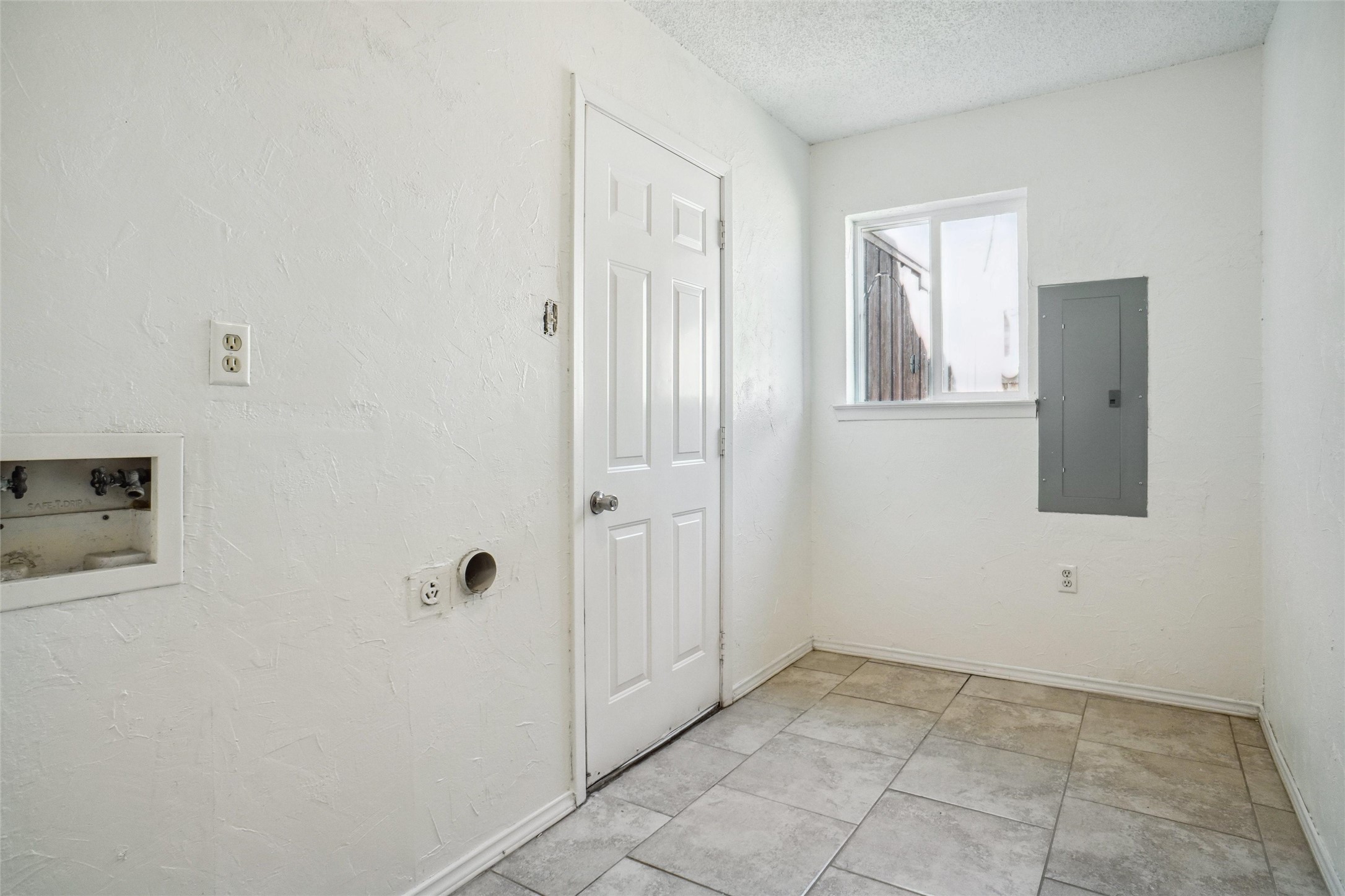 1401 Greentree Lane