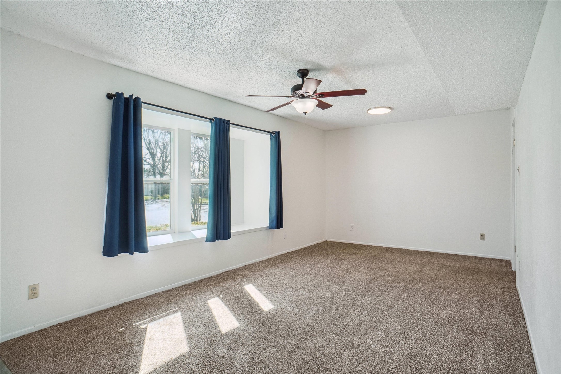 1401 Greentree Lane