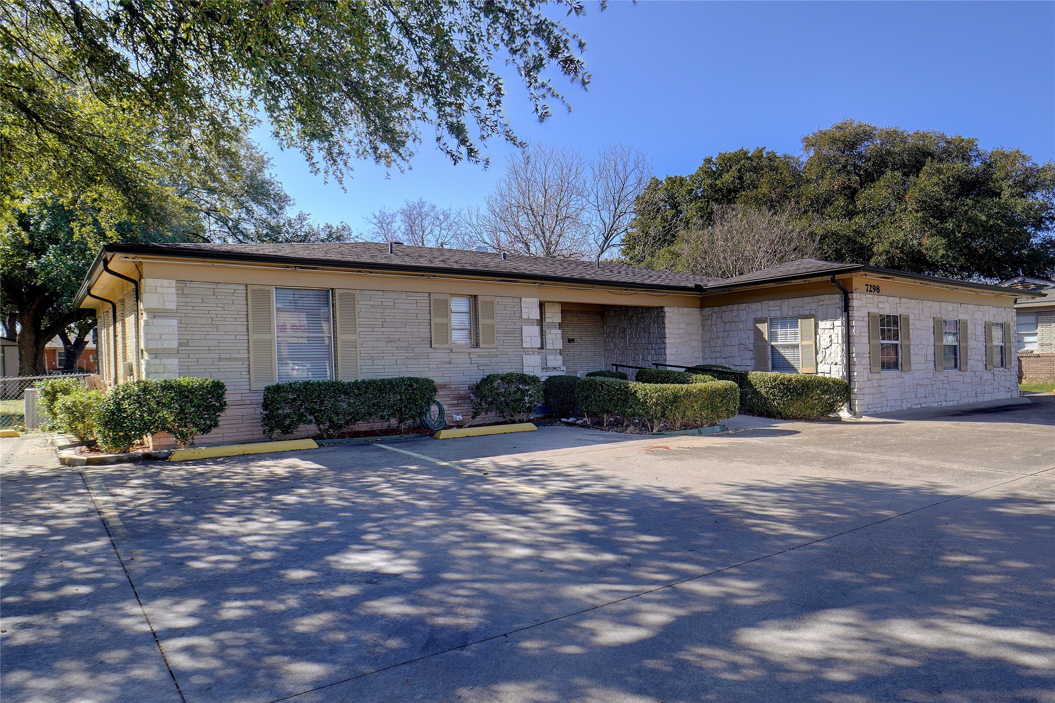 7298 Glenview Drive