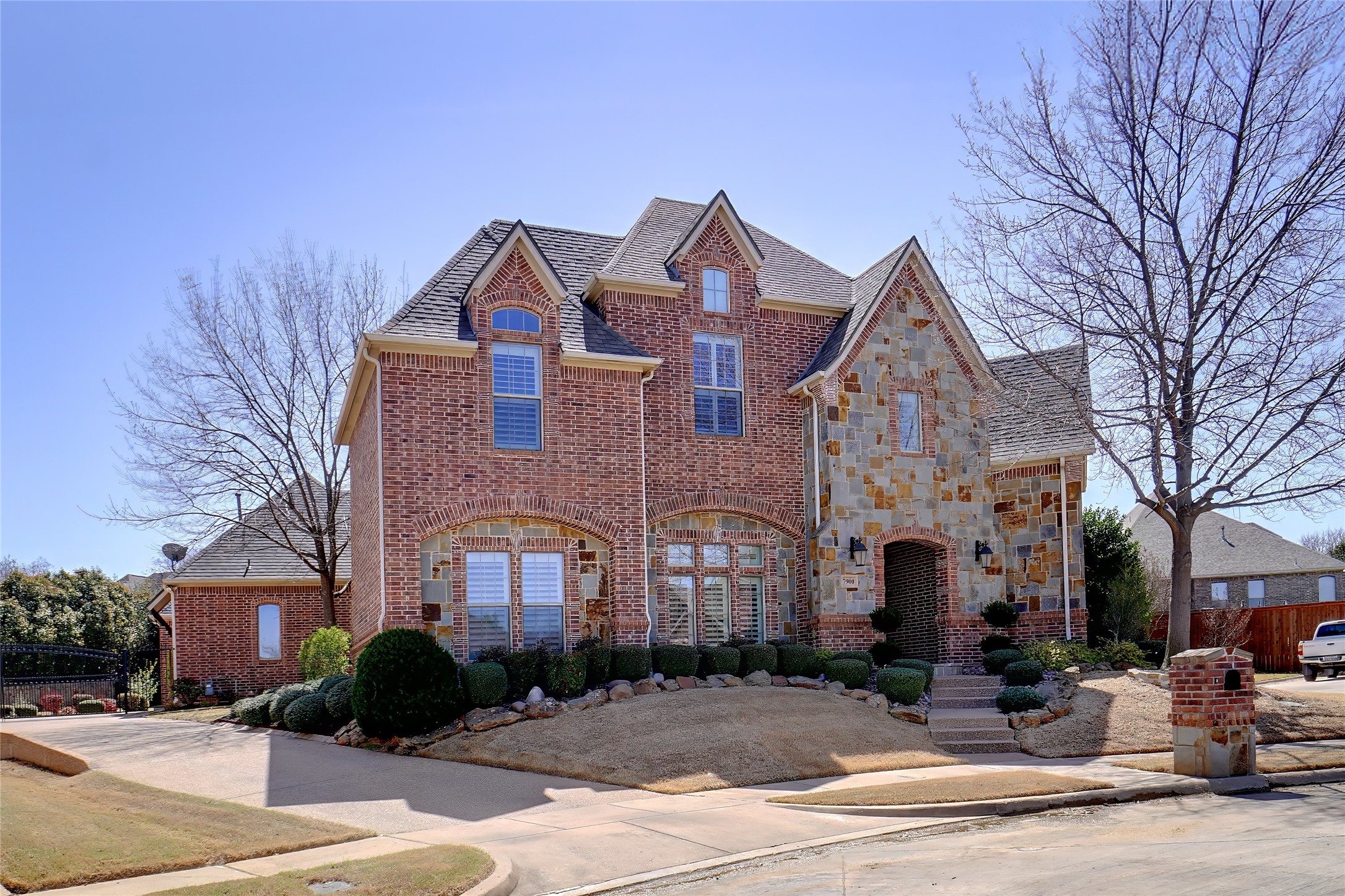 7900 Forest Point Court