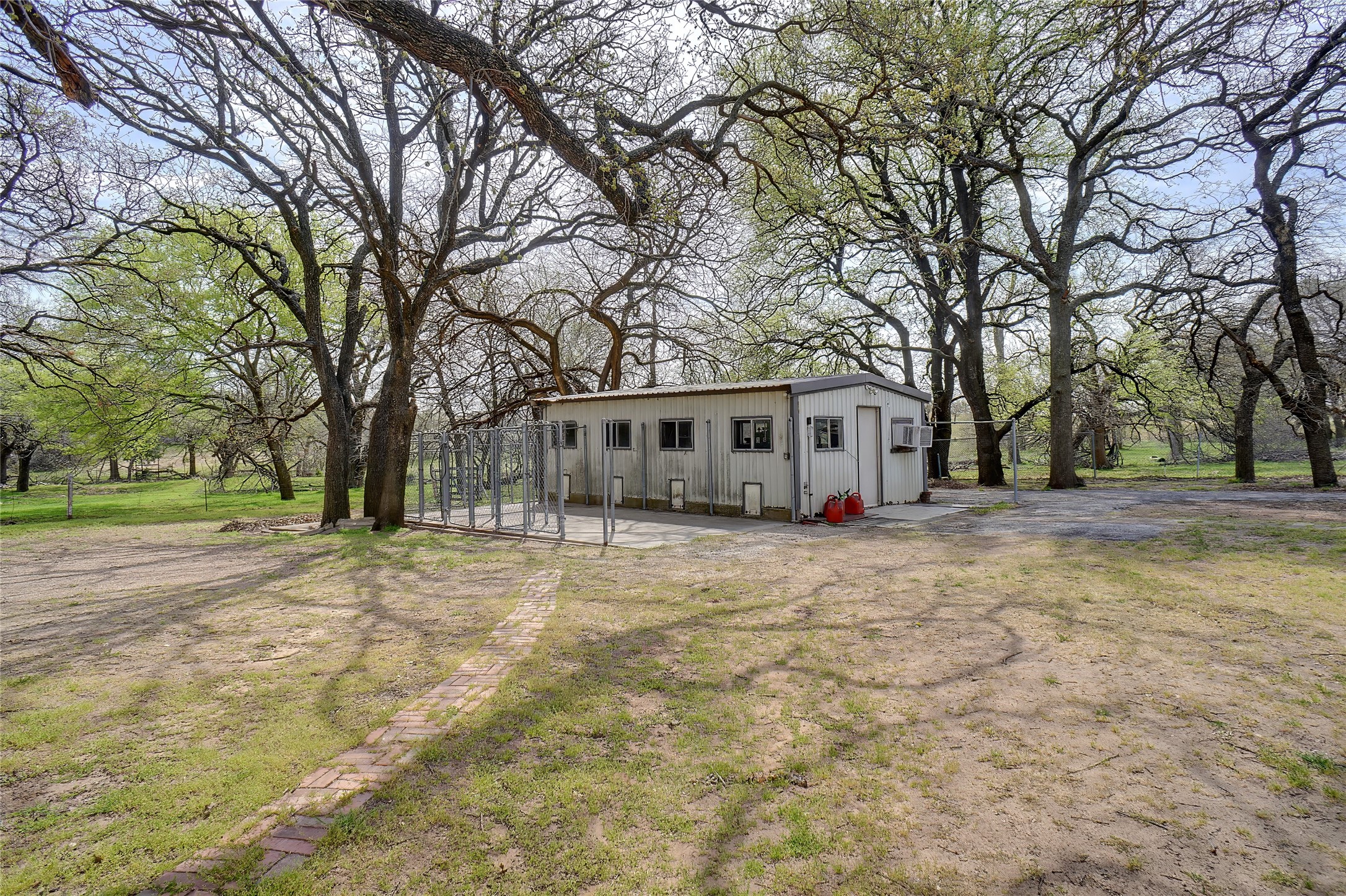 169 Private Road 4611