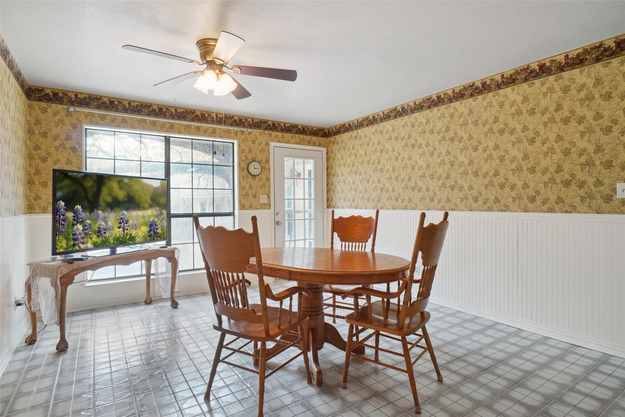 169 Private Road 4611