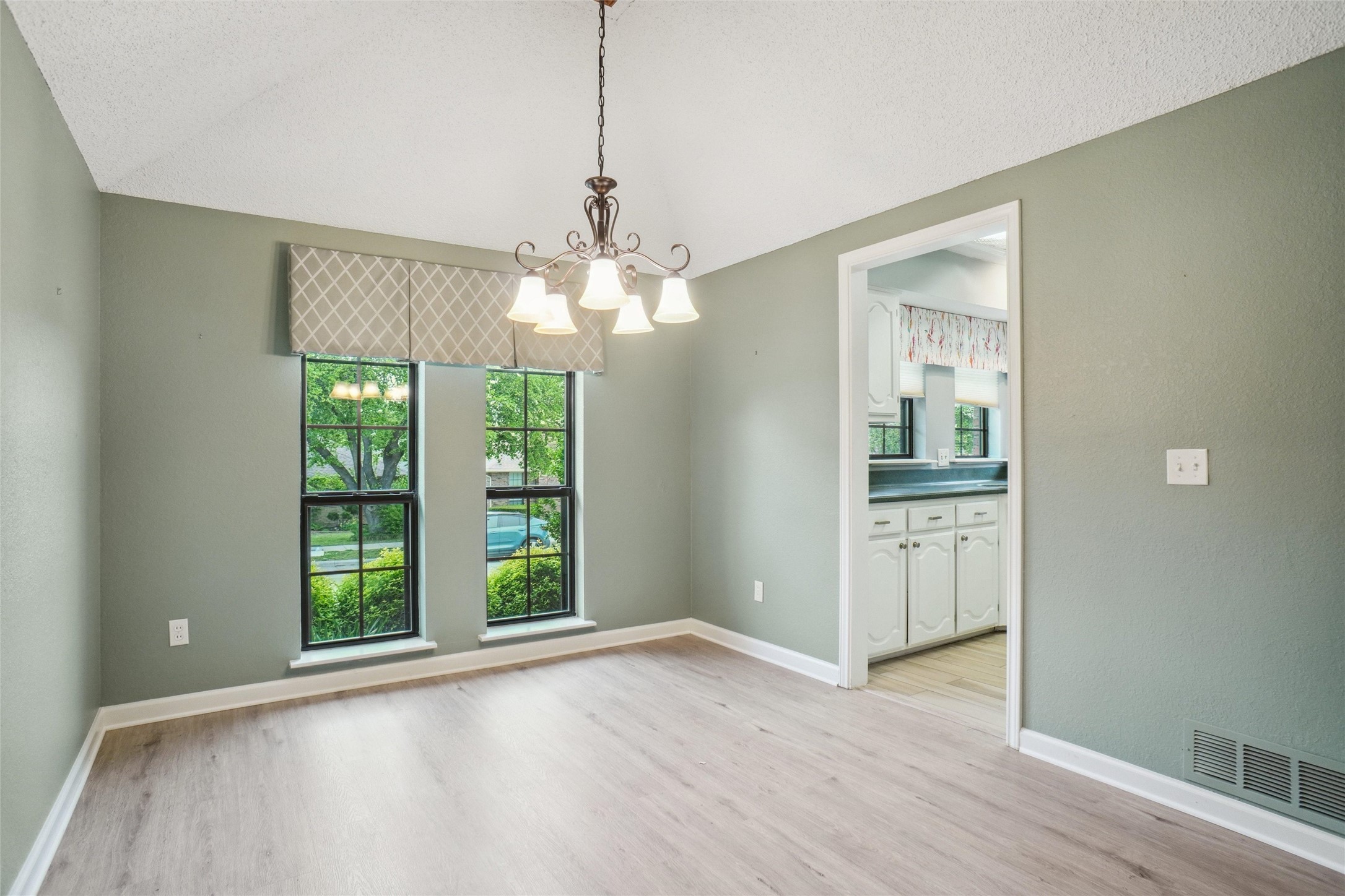 1502 Sunnyslope Drive