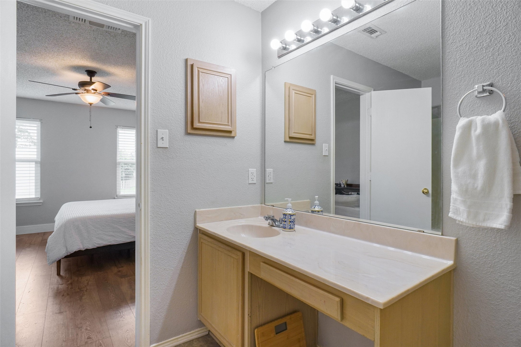 5012 Marina Del Road