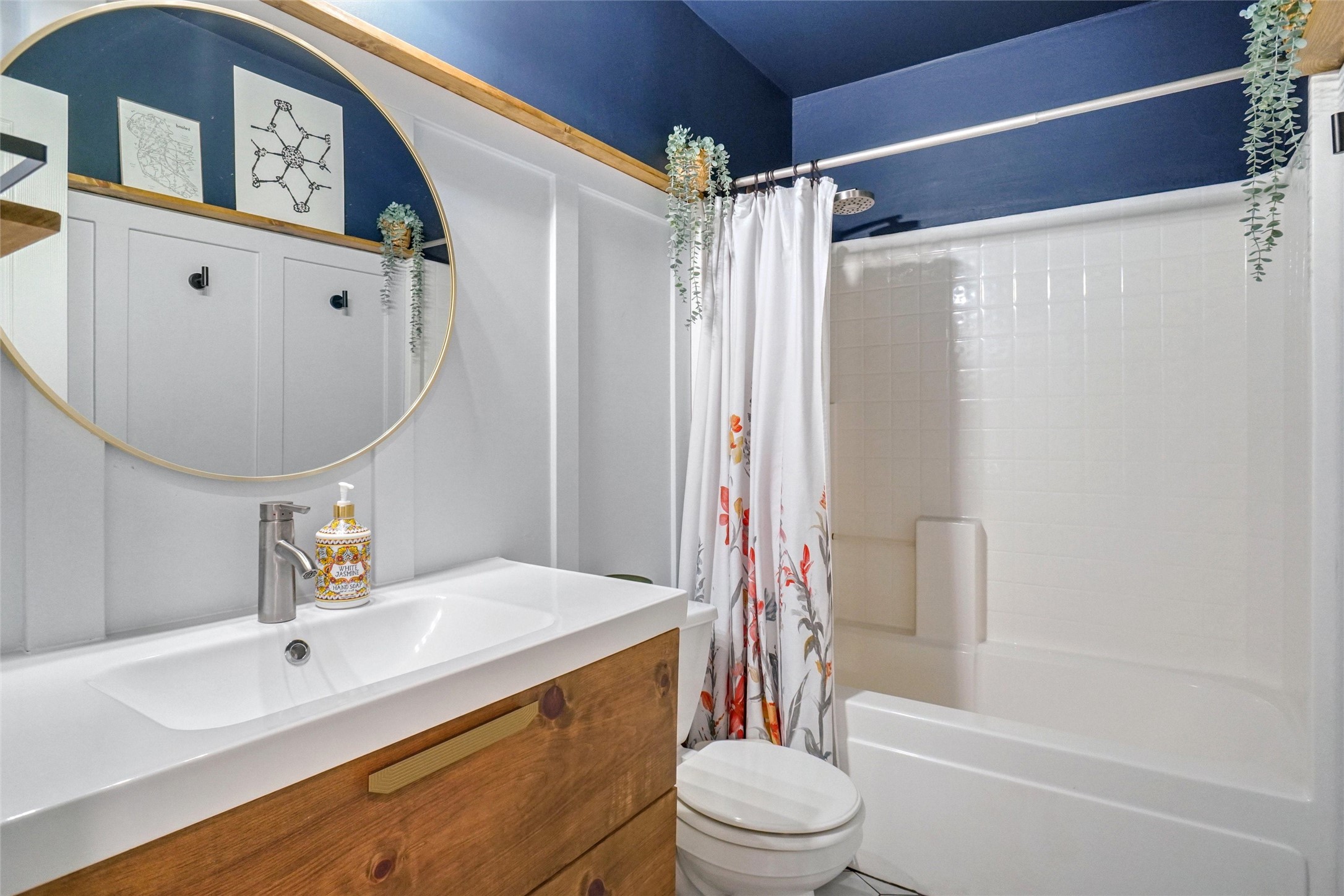 5012 Marina Del Road