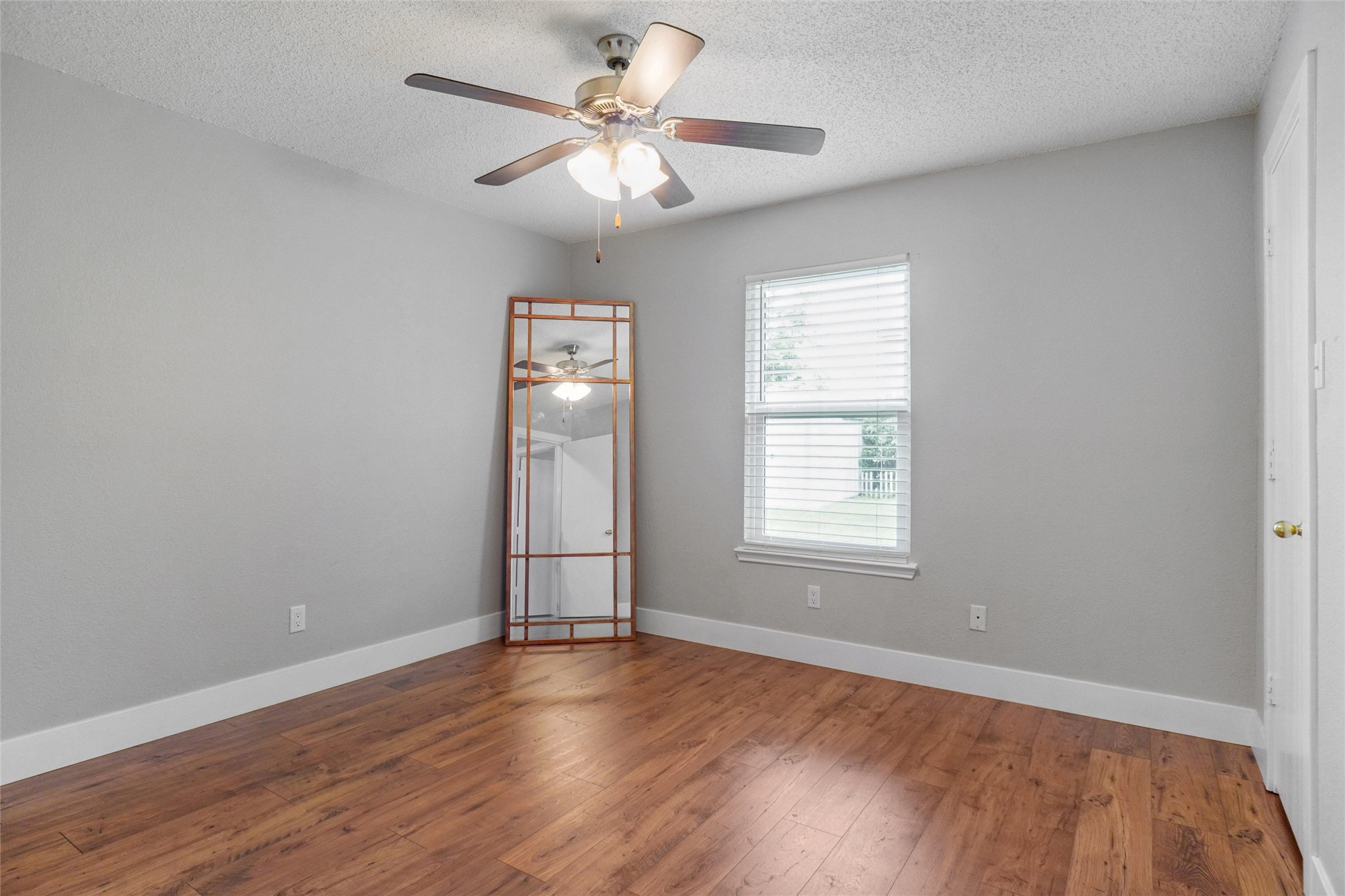 5012 Marina Del Road