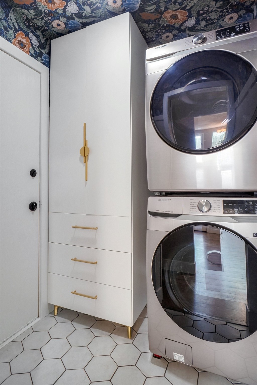 5012 Marina Del Road