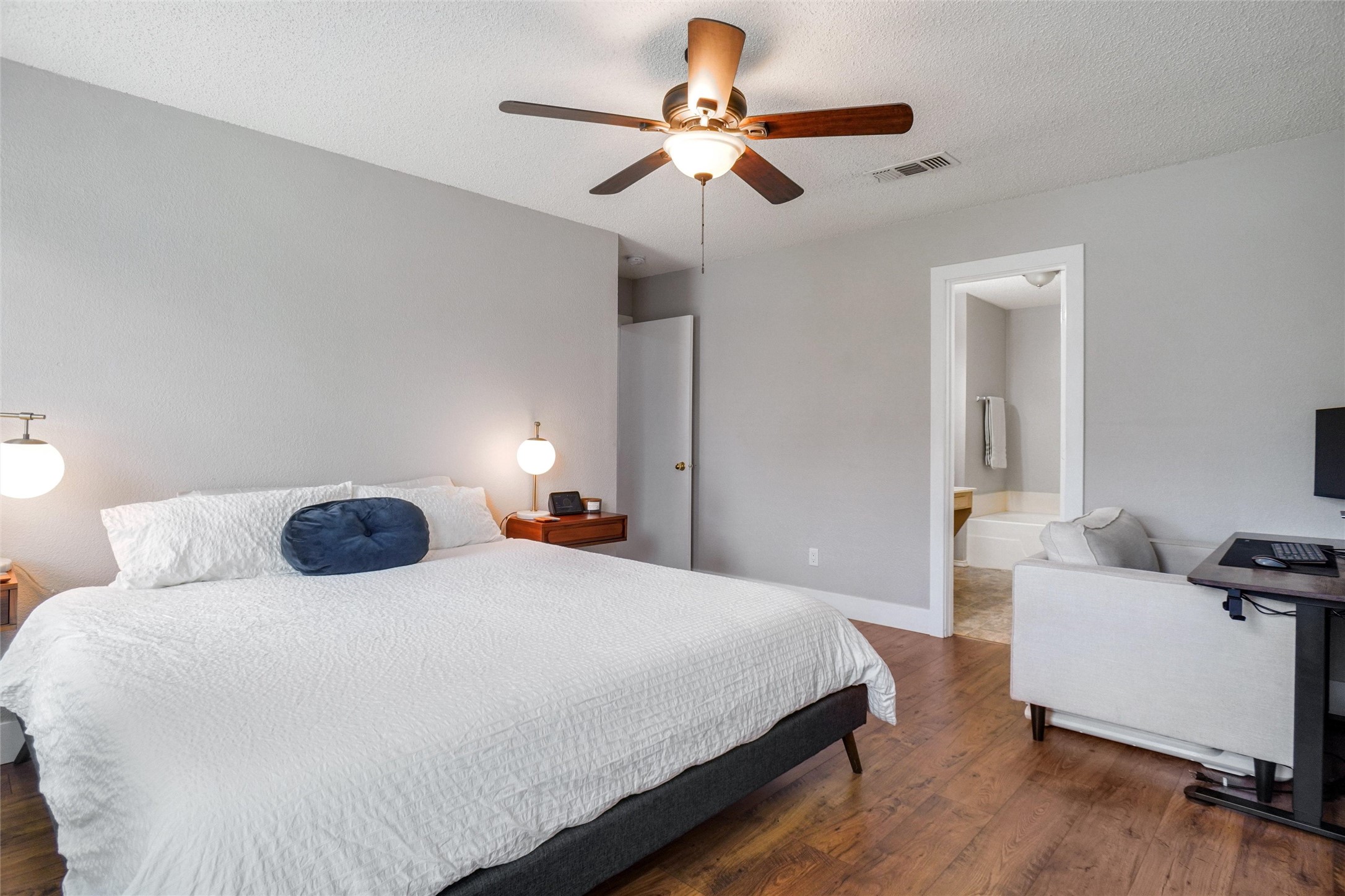 5012 Marina Del Road