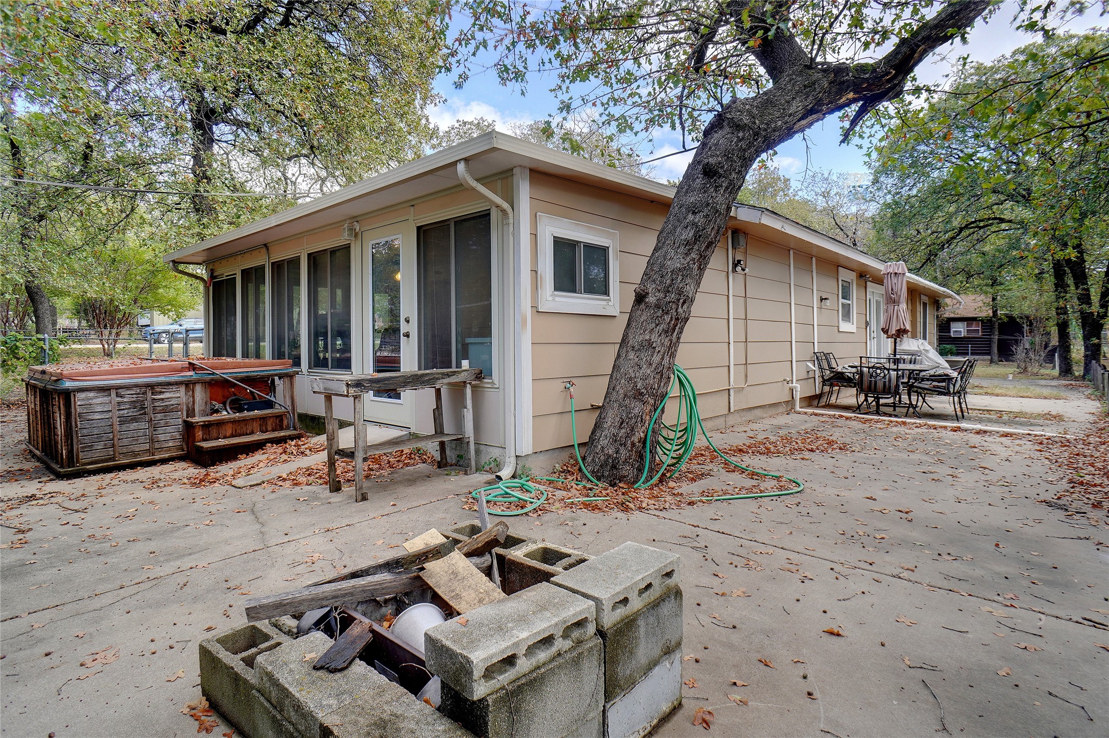 1060 Forest Oaks Street