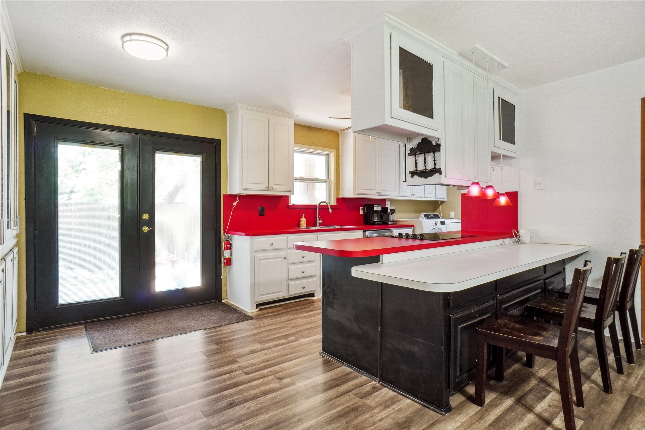 1060 Forest Oaks Street