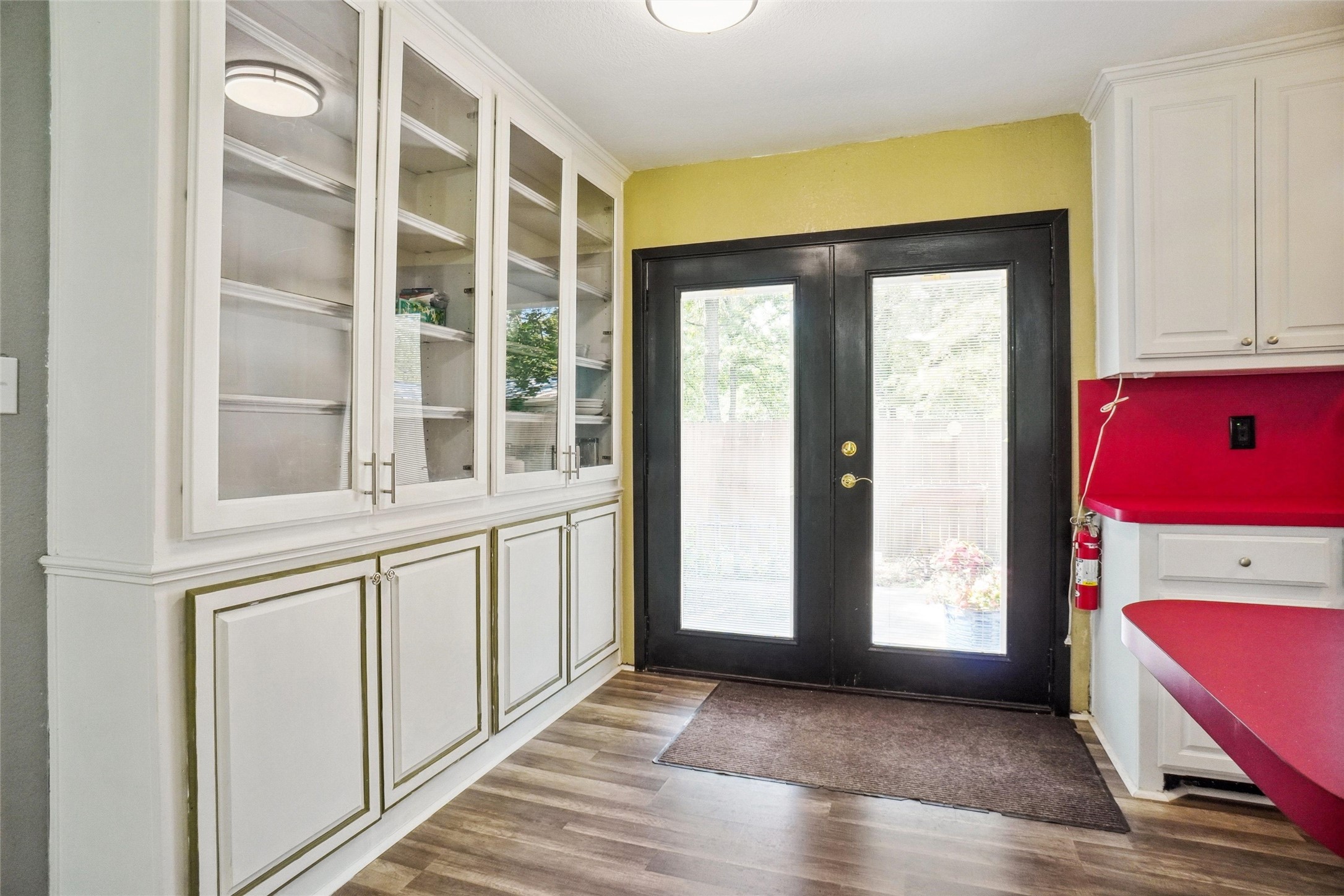 1060 Forest Oaks Street