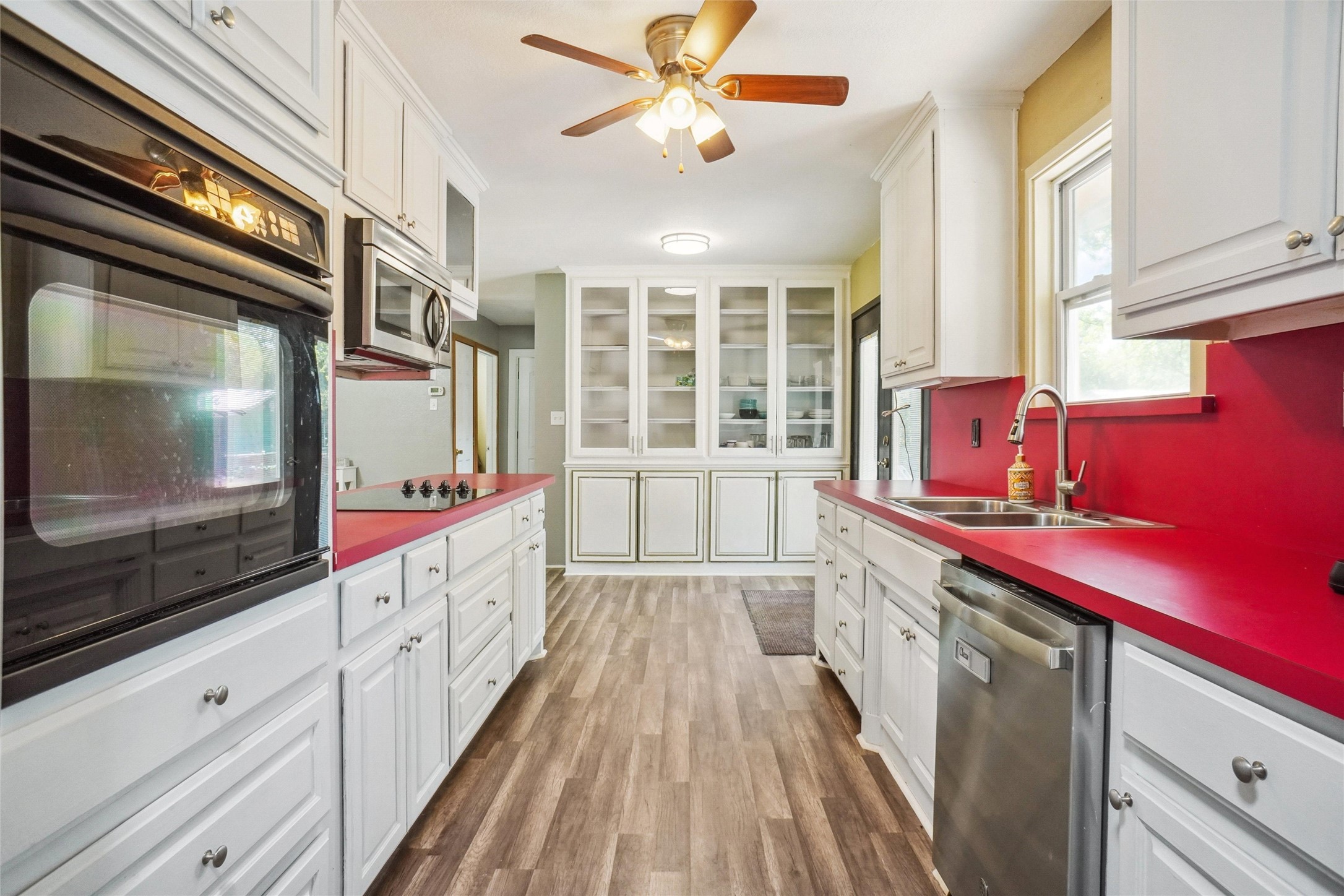 1060 Forest Oaks Street