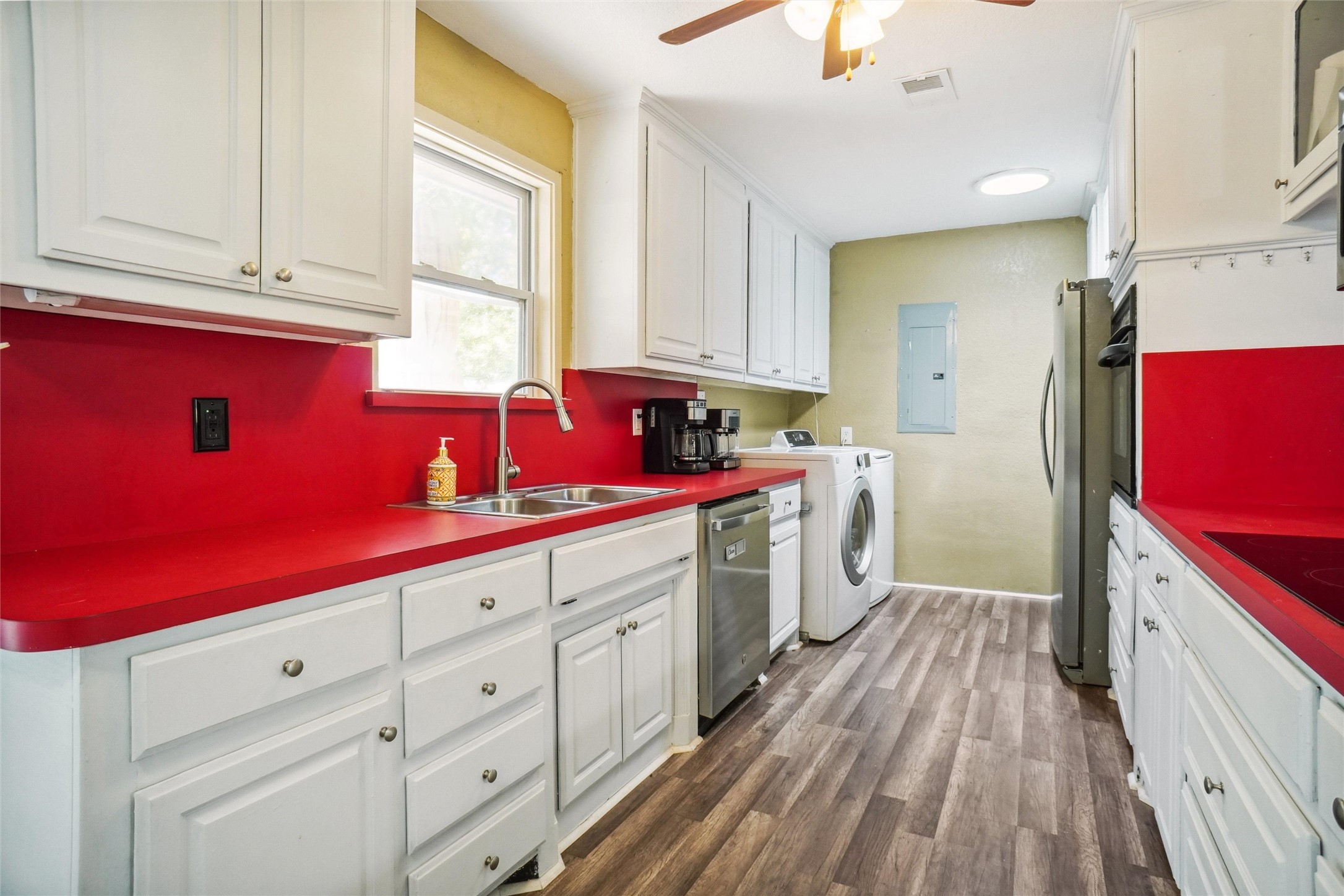 1060 Forest Oaks Street