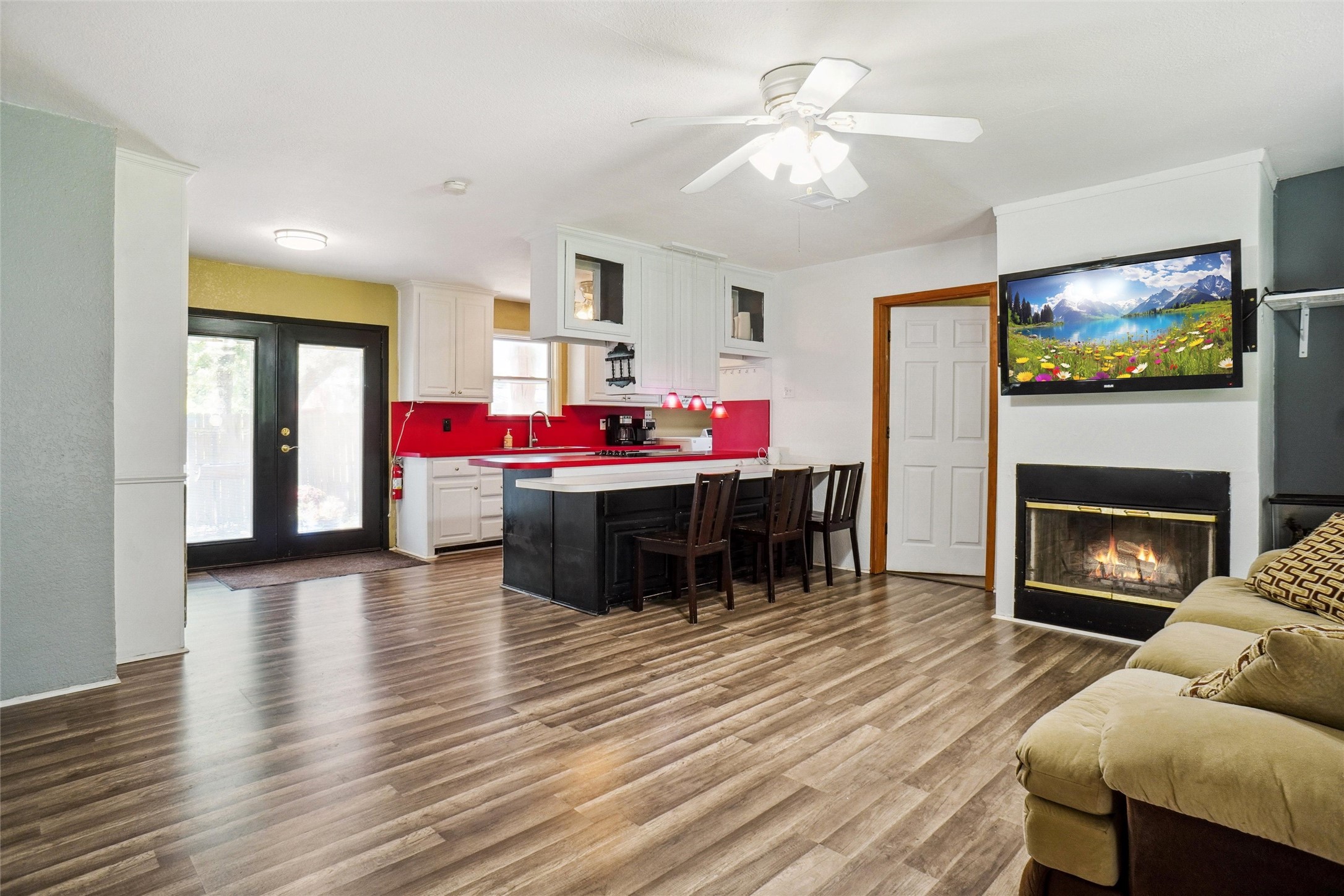 1060 Forest Oaks Street