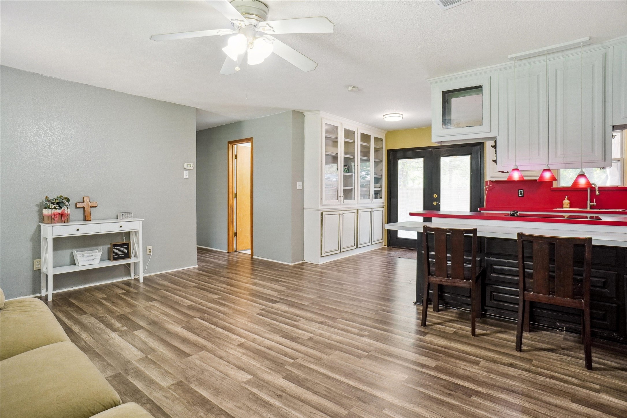 1060 Forest Oaks Street