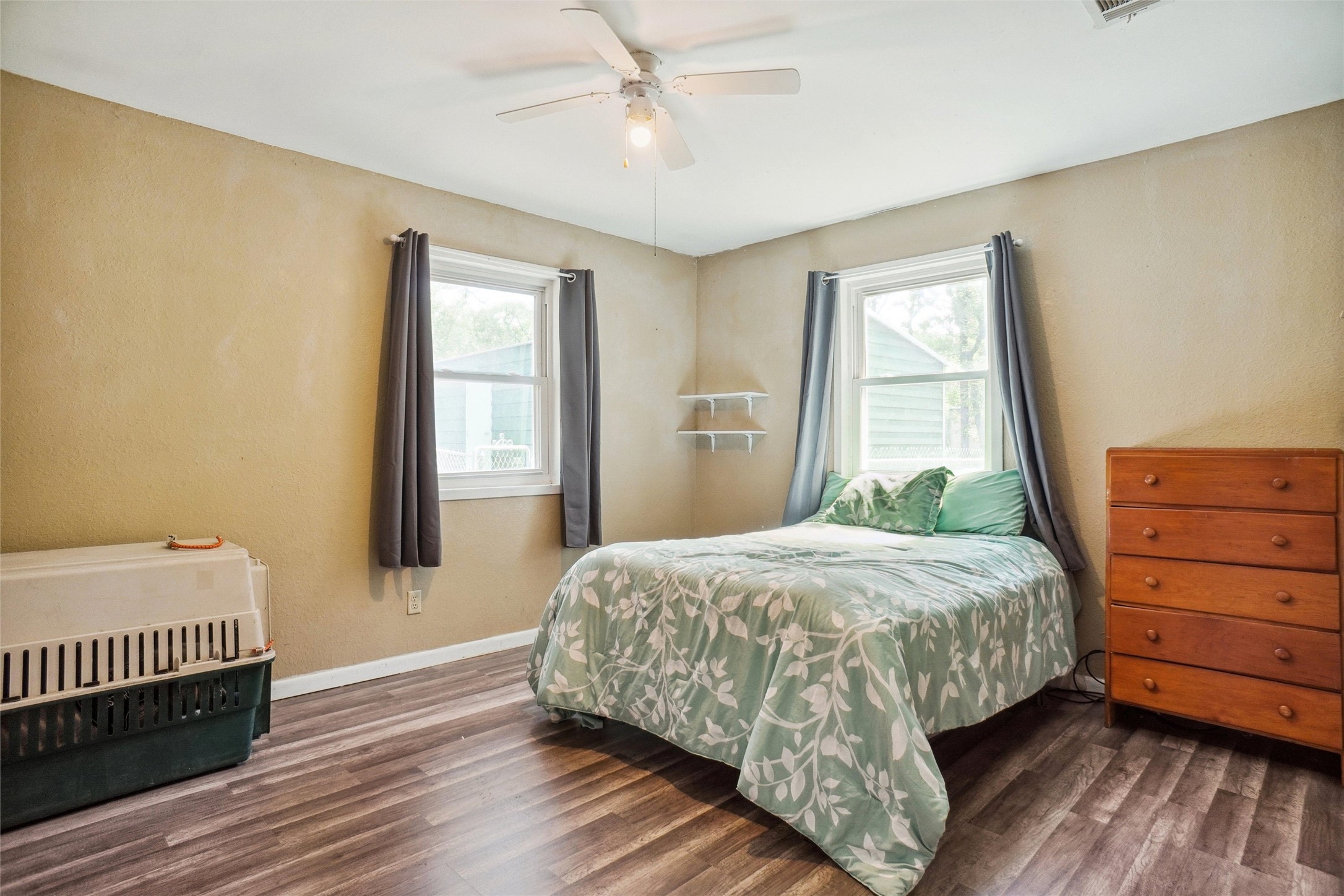 1060 Forest Oaks Street