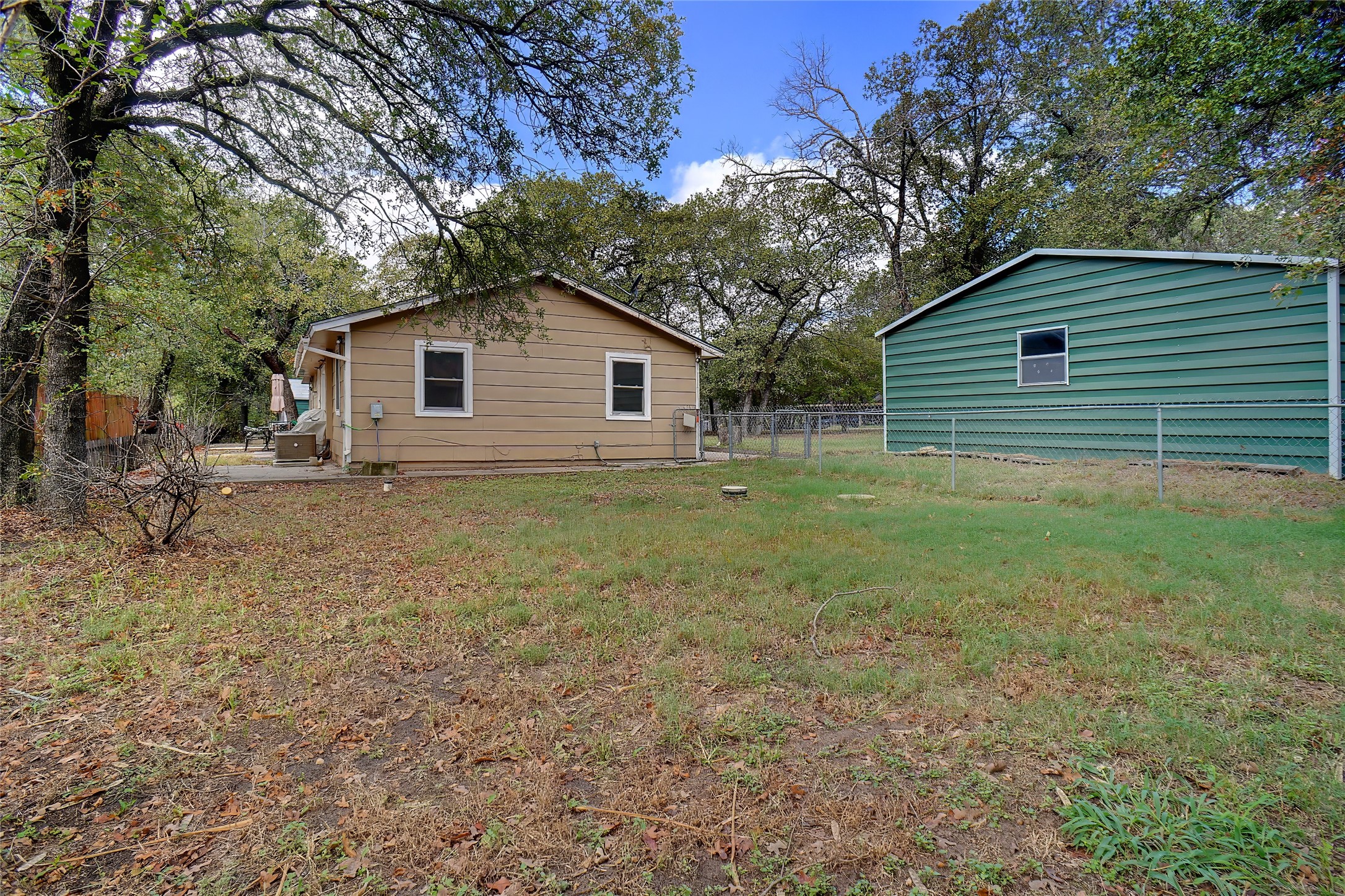 1060 Forest Oaks Street