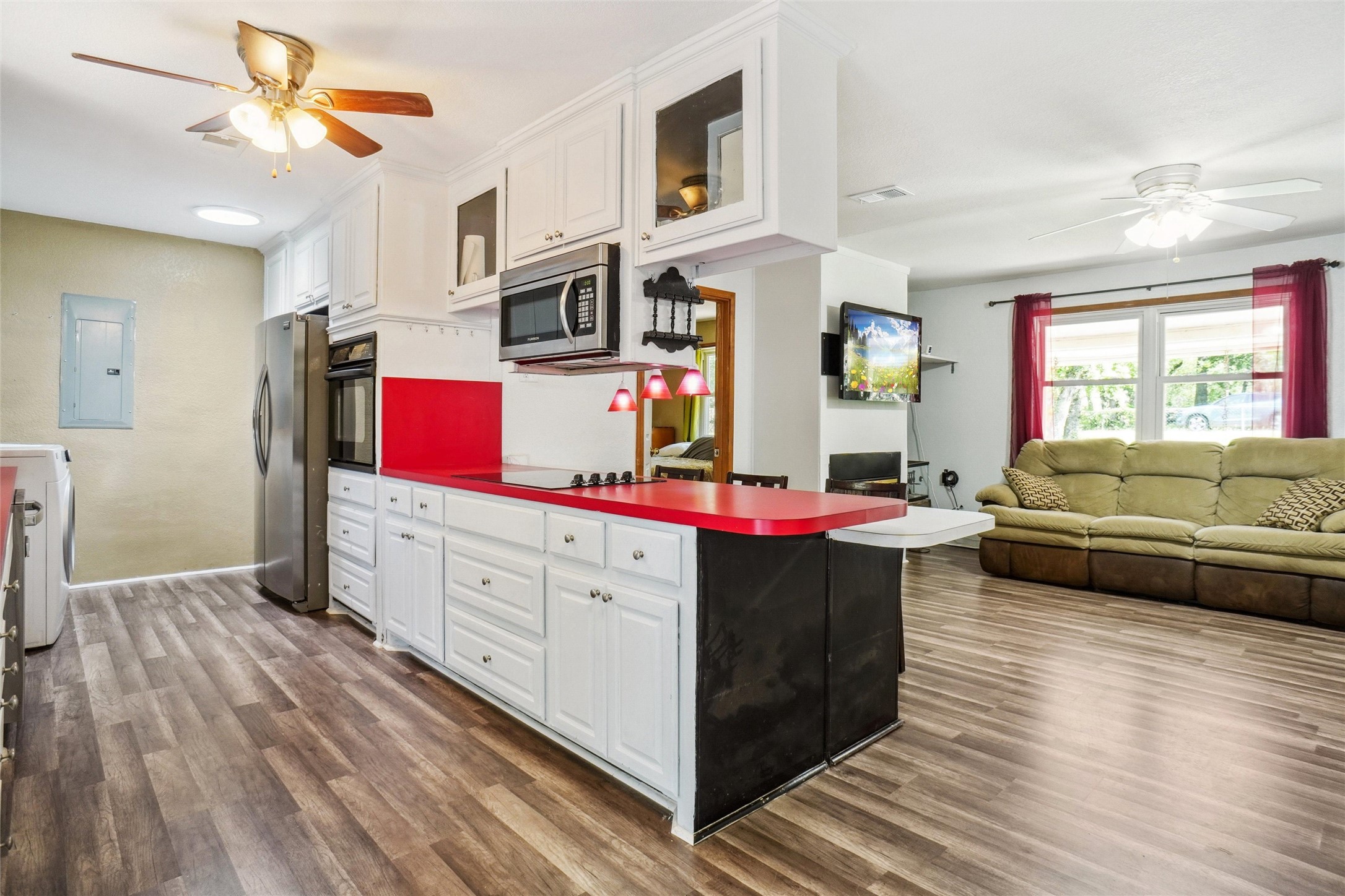 1060 Forest Oaks Street