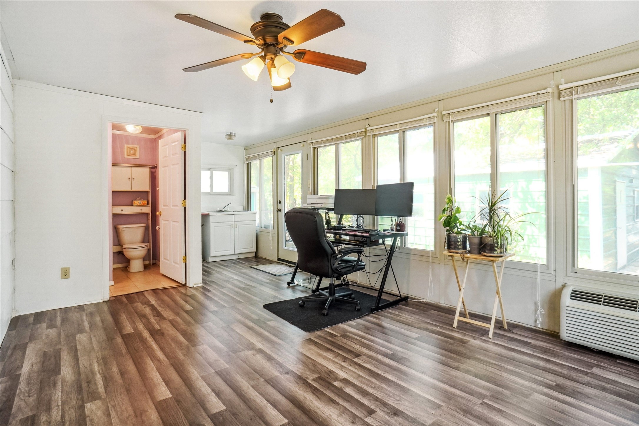 1060 Forest Oaks Street