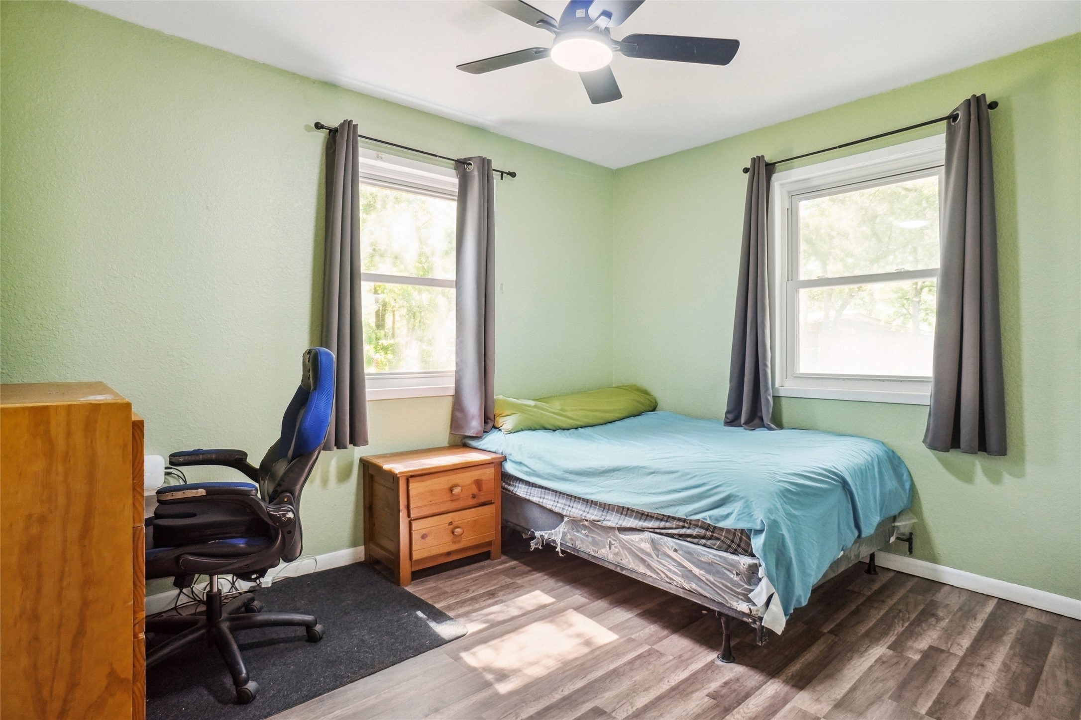 1060 Forest Oaks Street