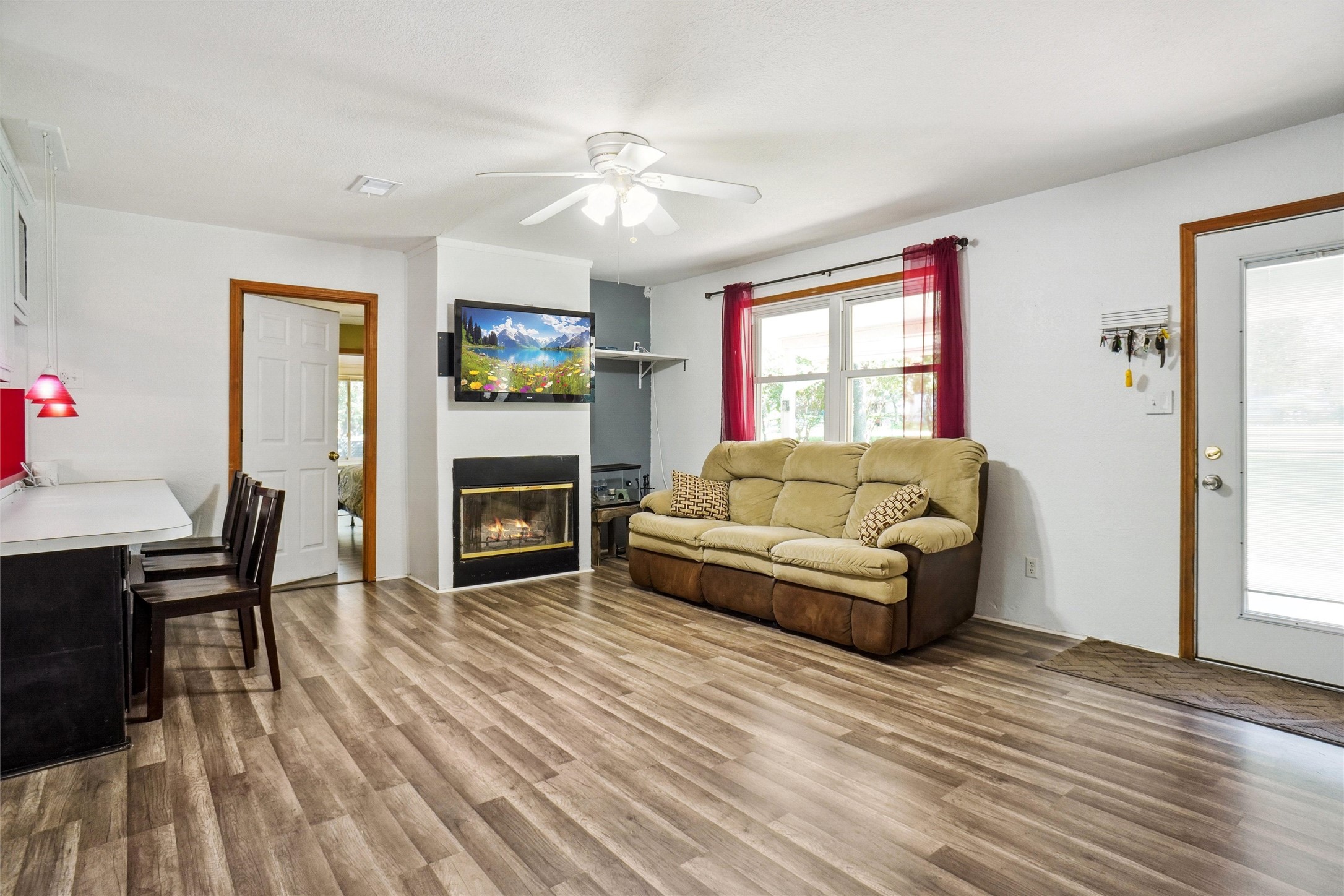 1060 Forest Oaks Street