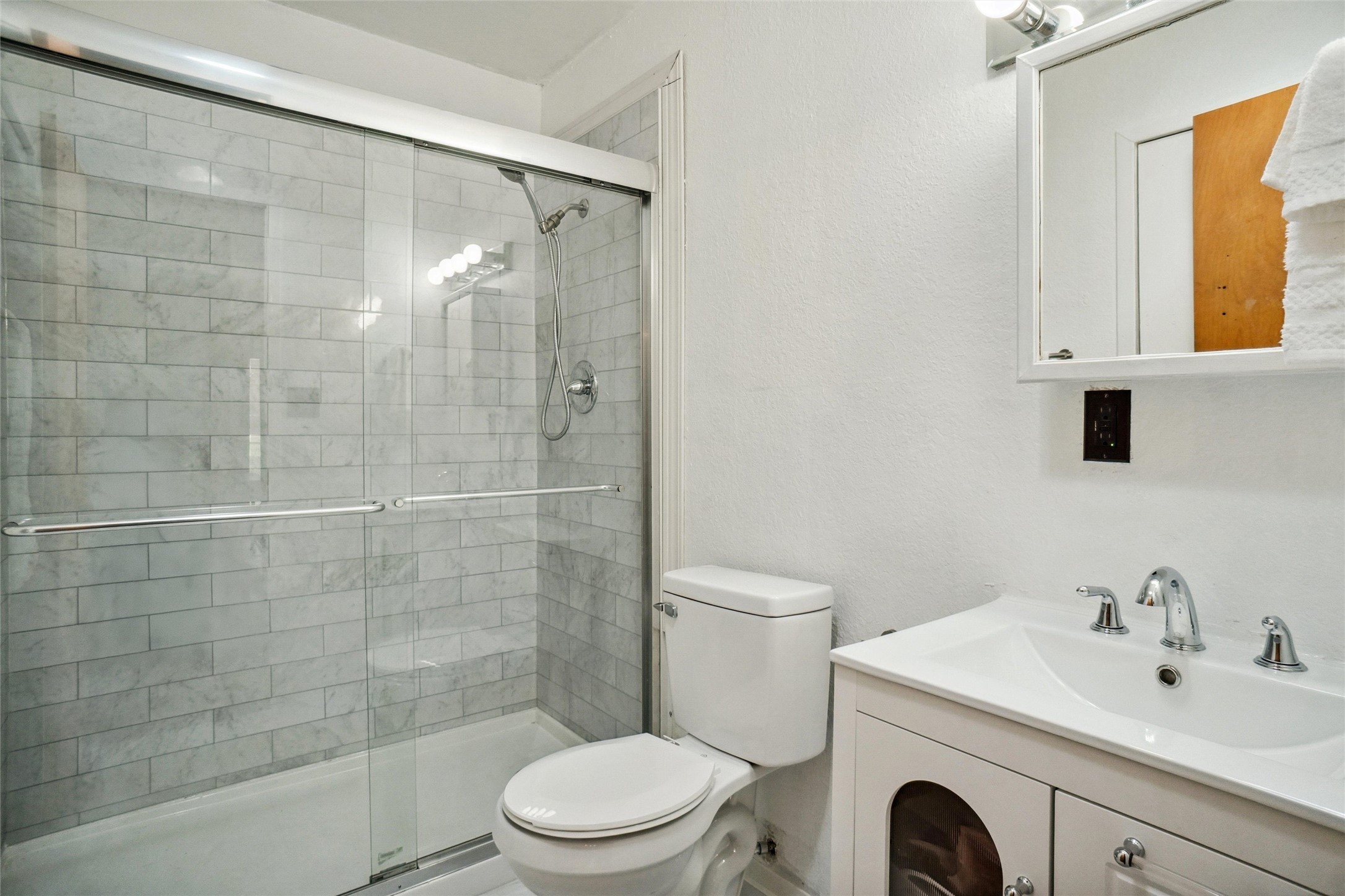 1060 Forest Oaks Street