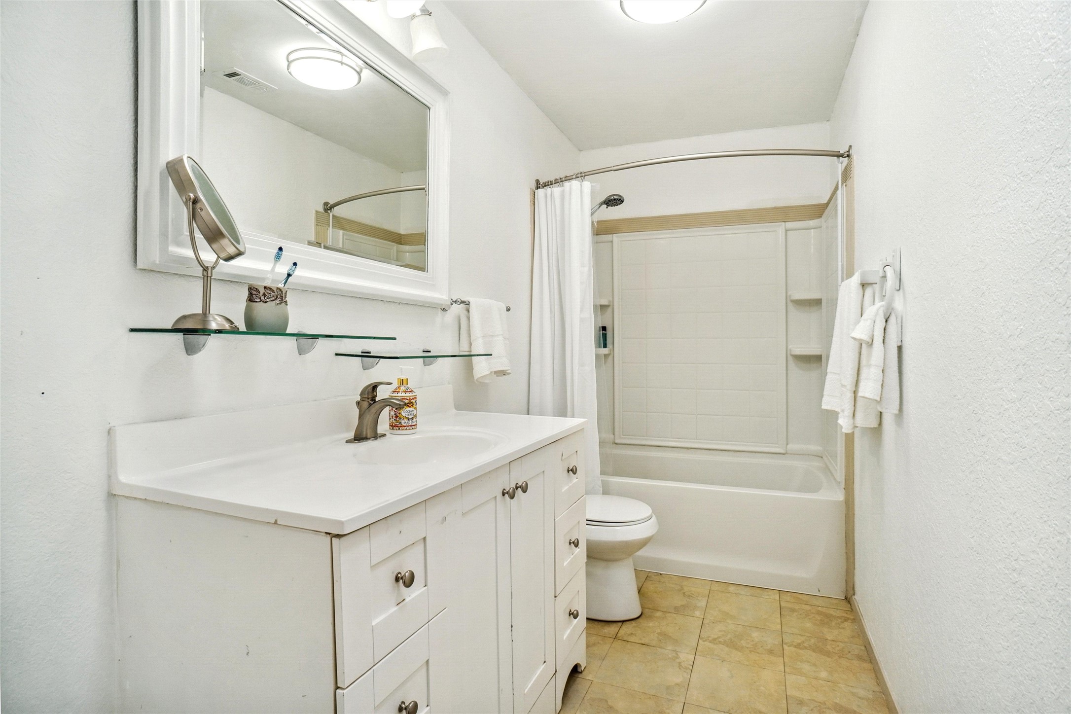 1060 Forest Oaks Street