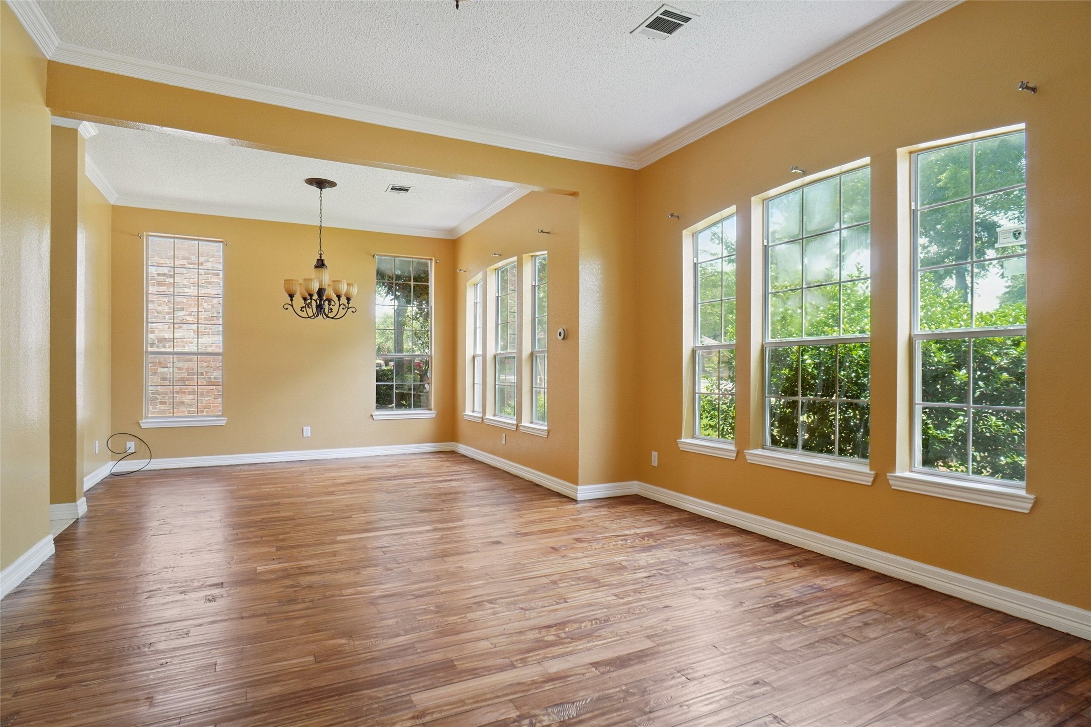 2337 San Gabriel Drive