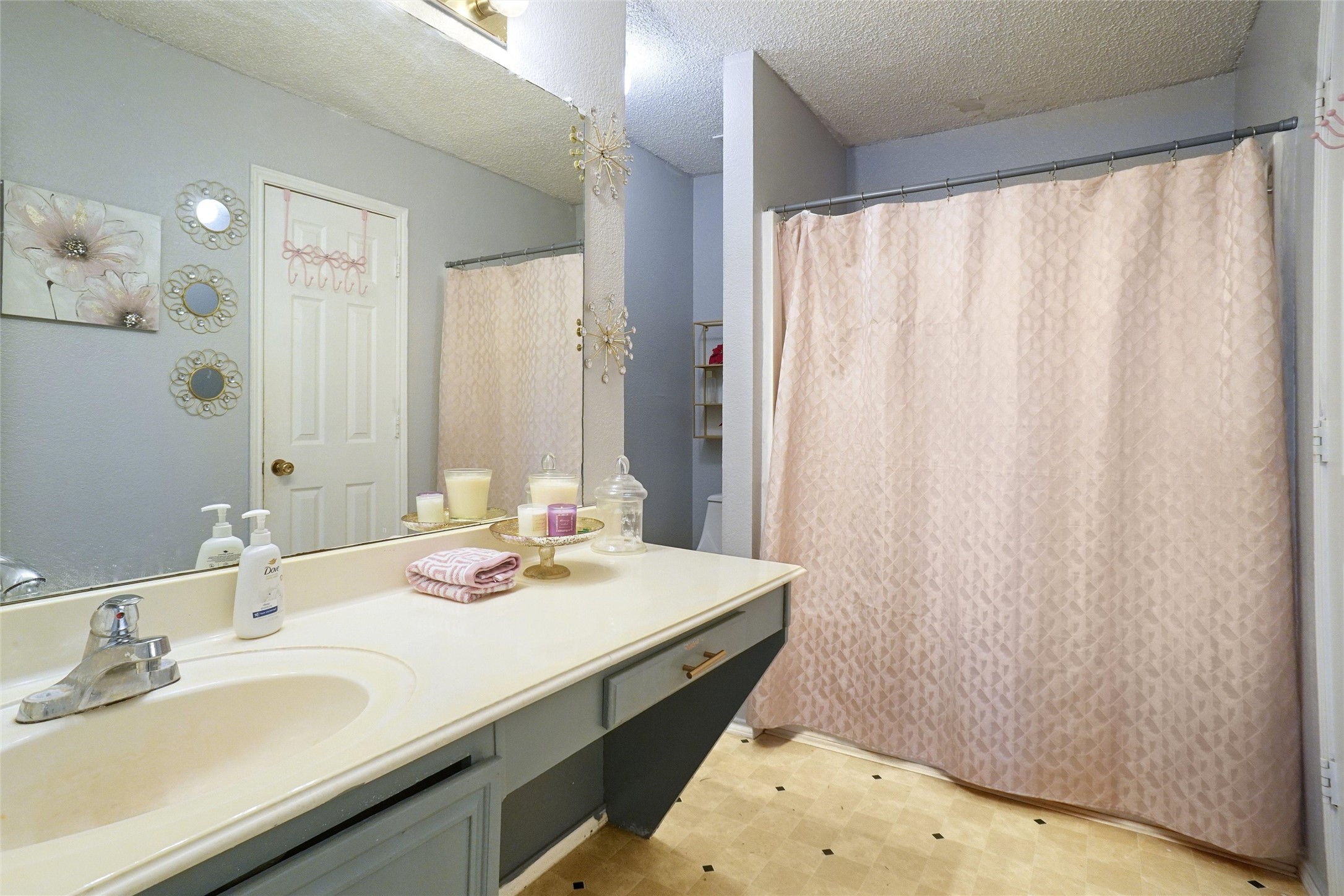 1900 Cedar Tree Drive