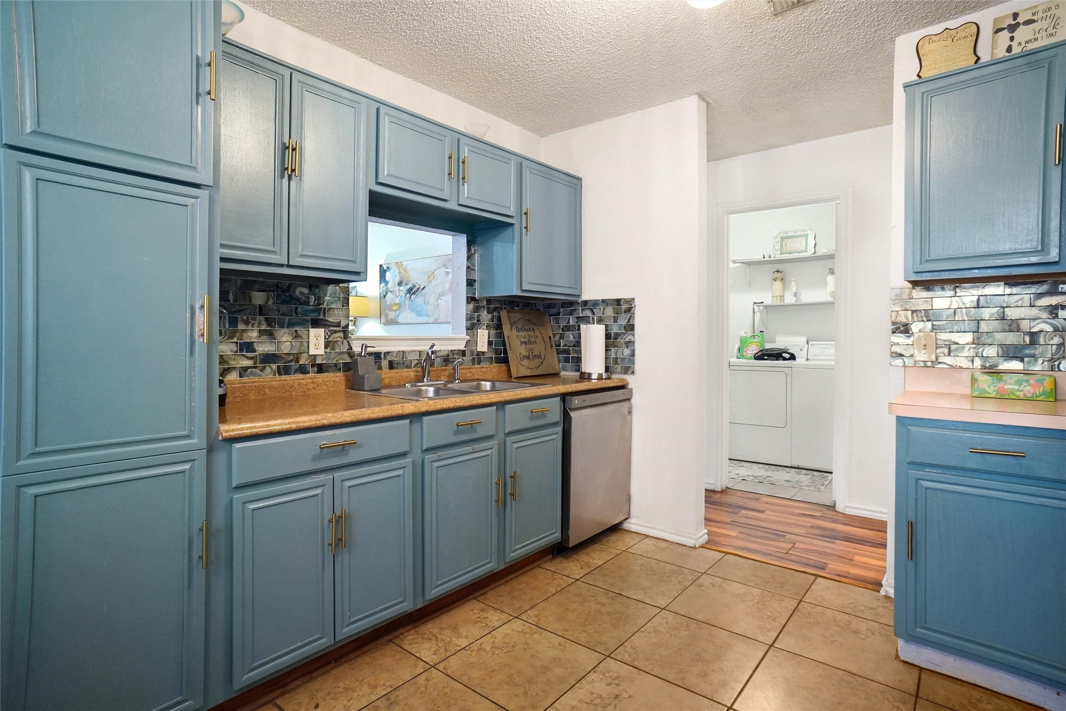 1900 Cedar Tree Drive