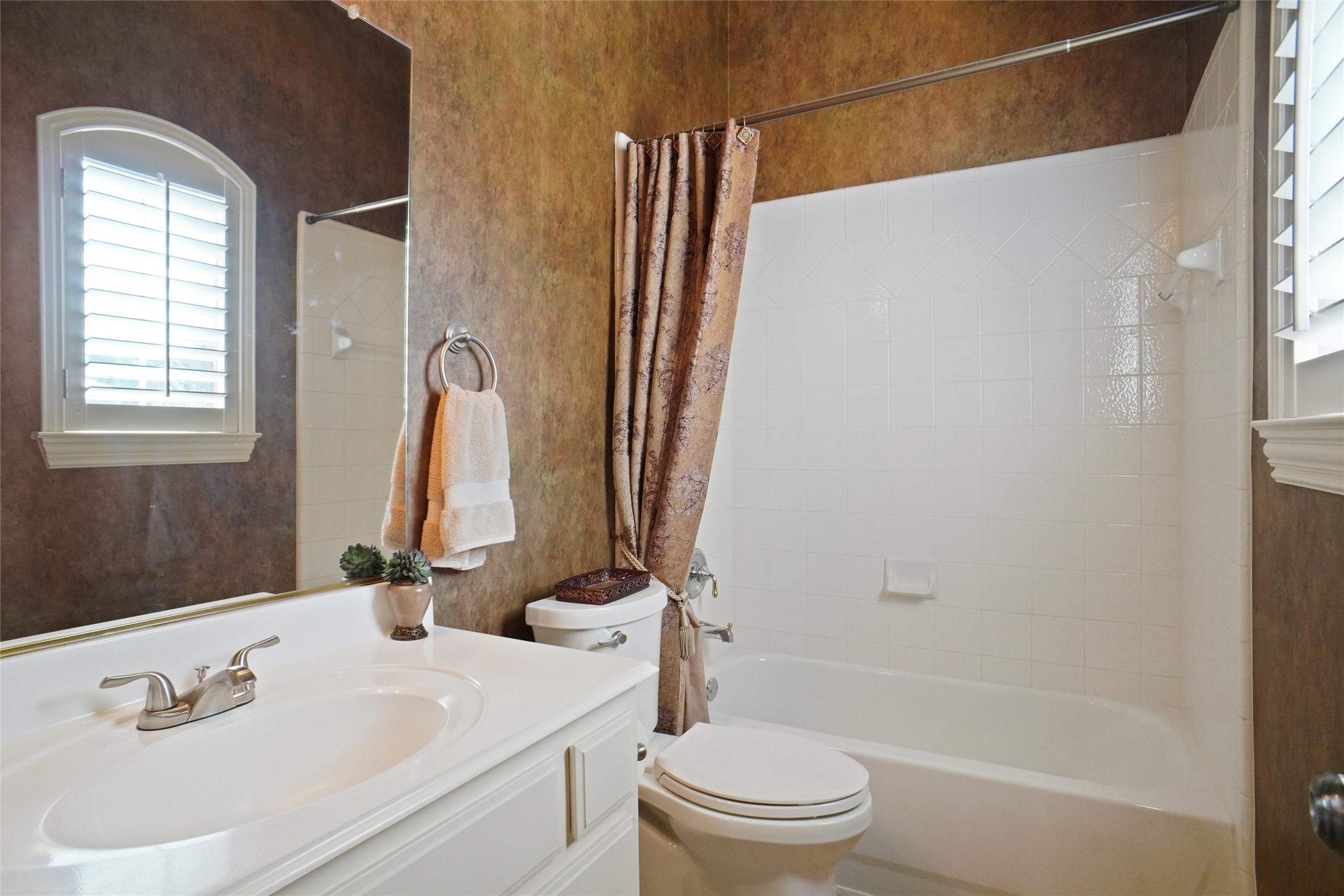 2100 Cedar Ridge Court