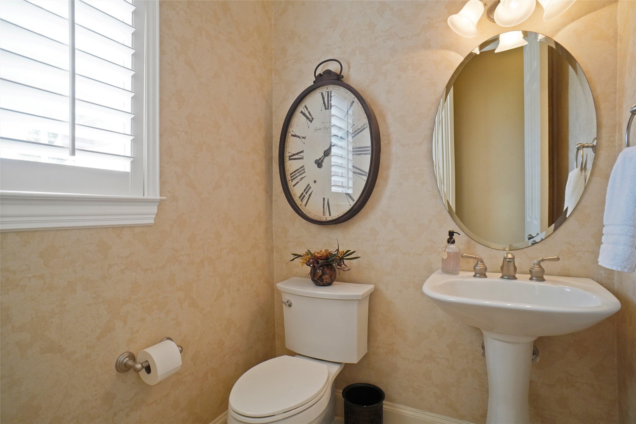 2100 Cedar Ridge Court