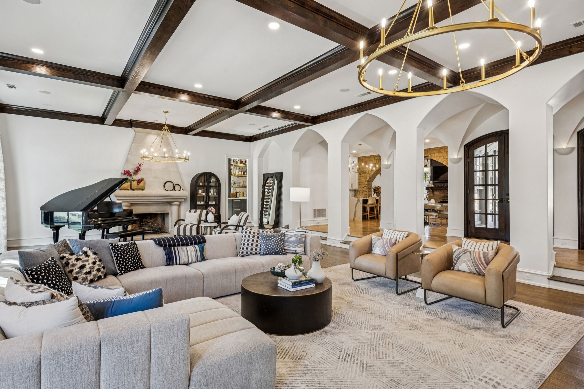 1100 LA PALOMA Court