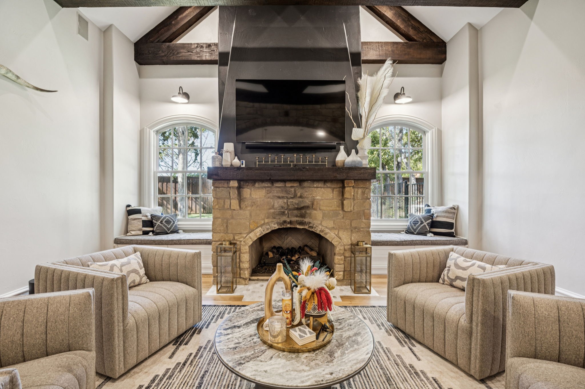 1100 LA PALOMA Court