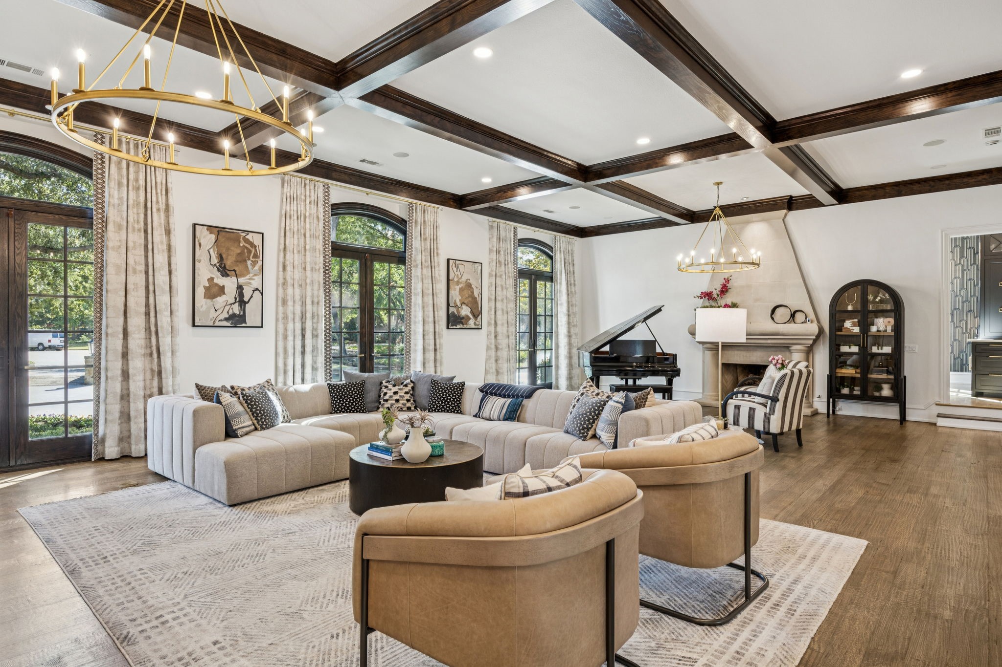 1100 LA PALOMA Court