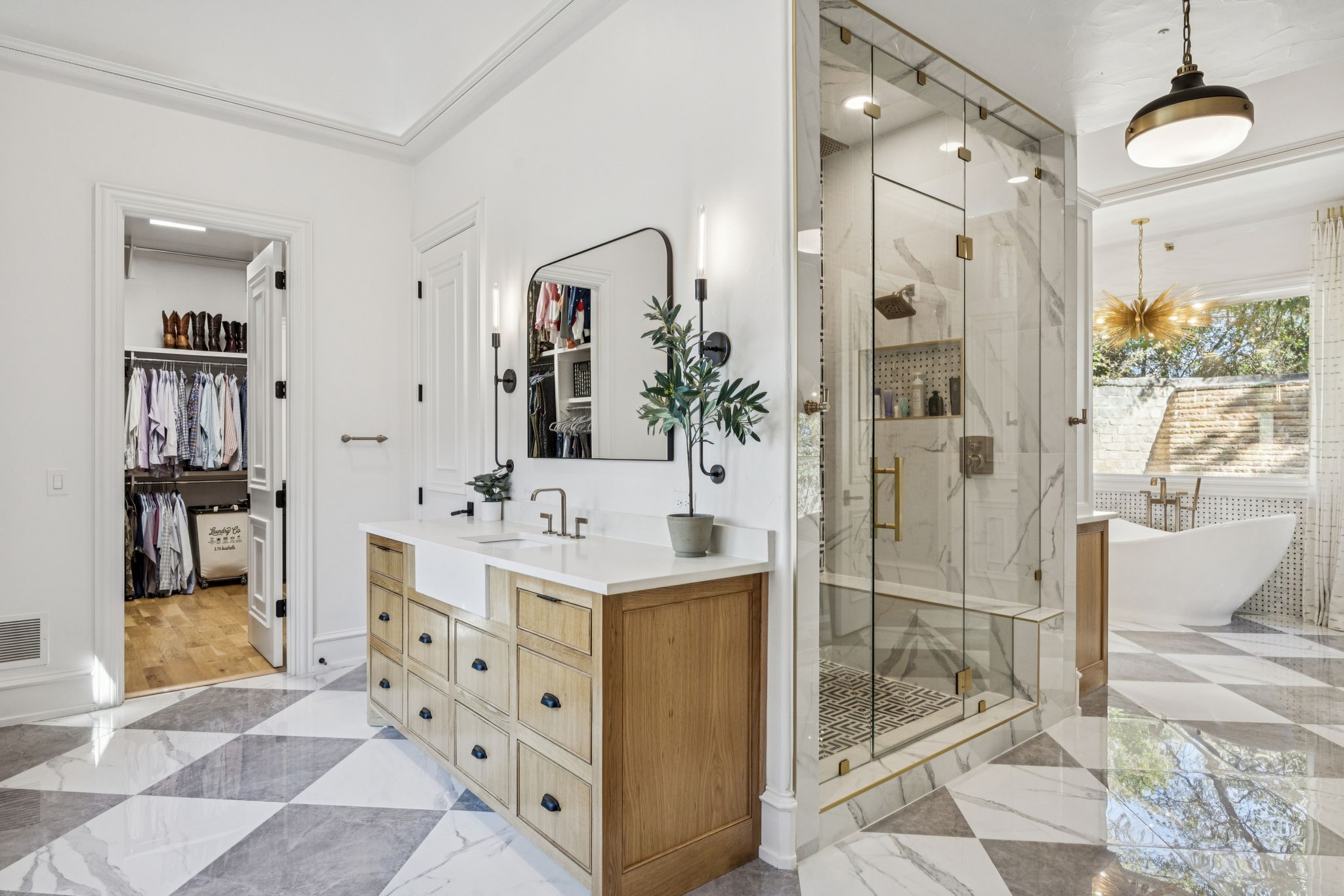 1100 LA PALOMA Court