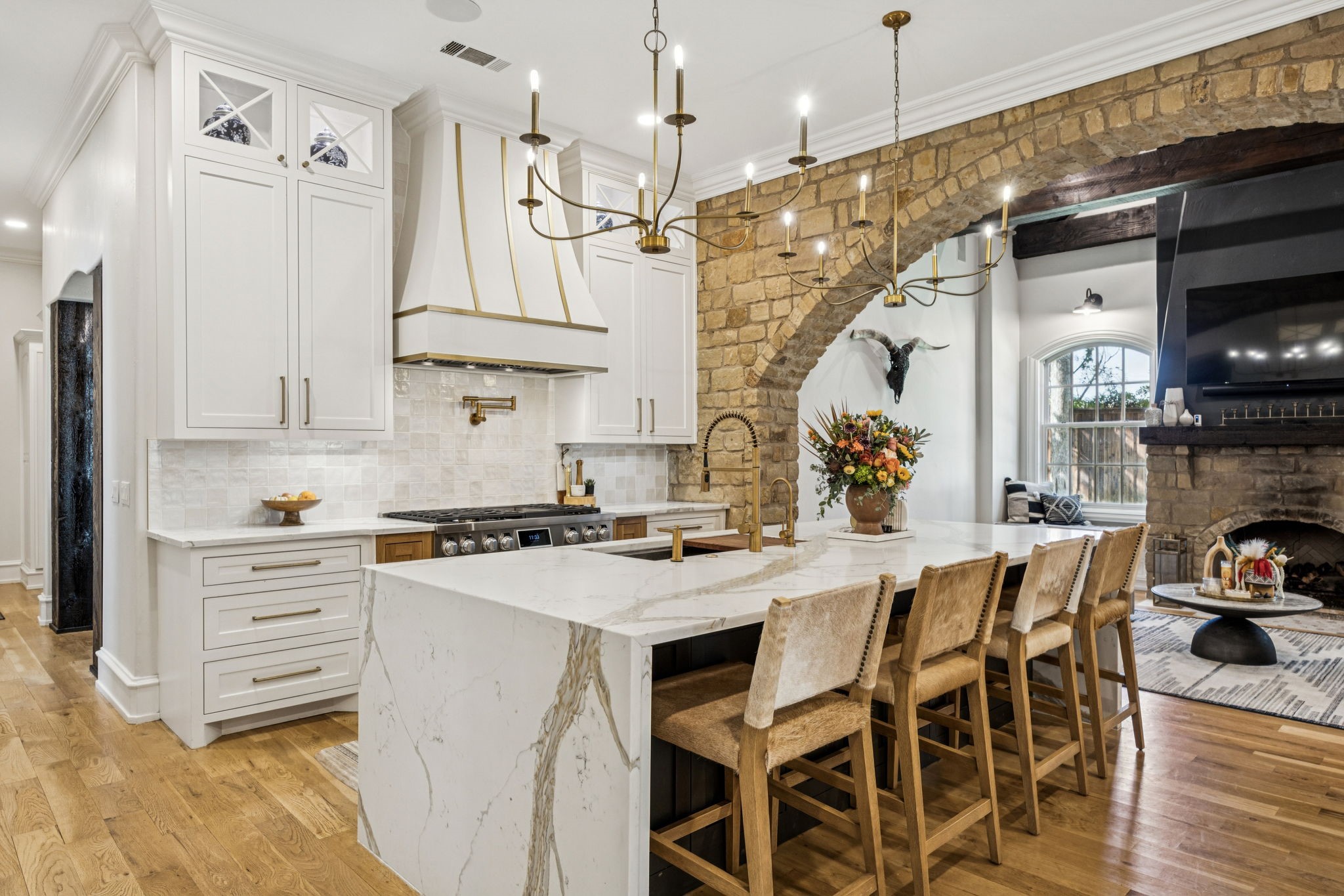 1100 LA PALOMA Court