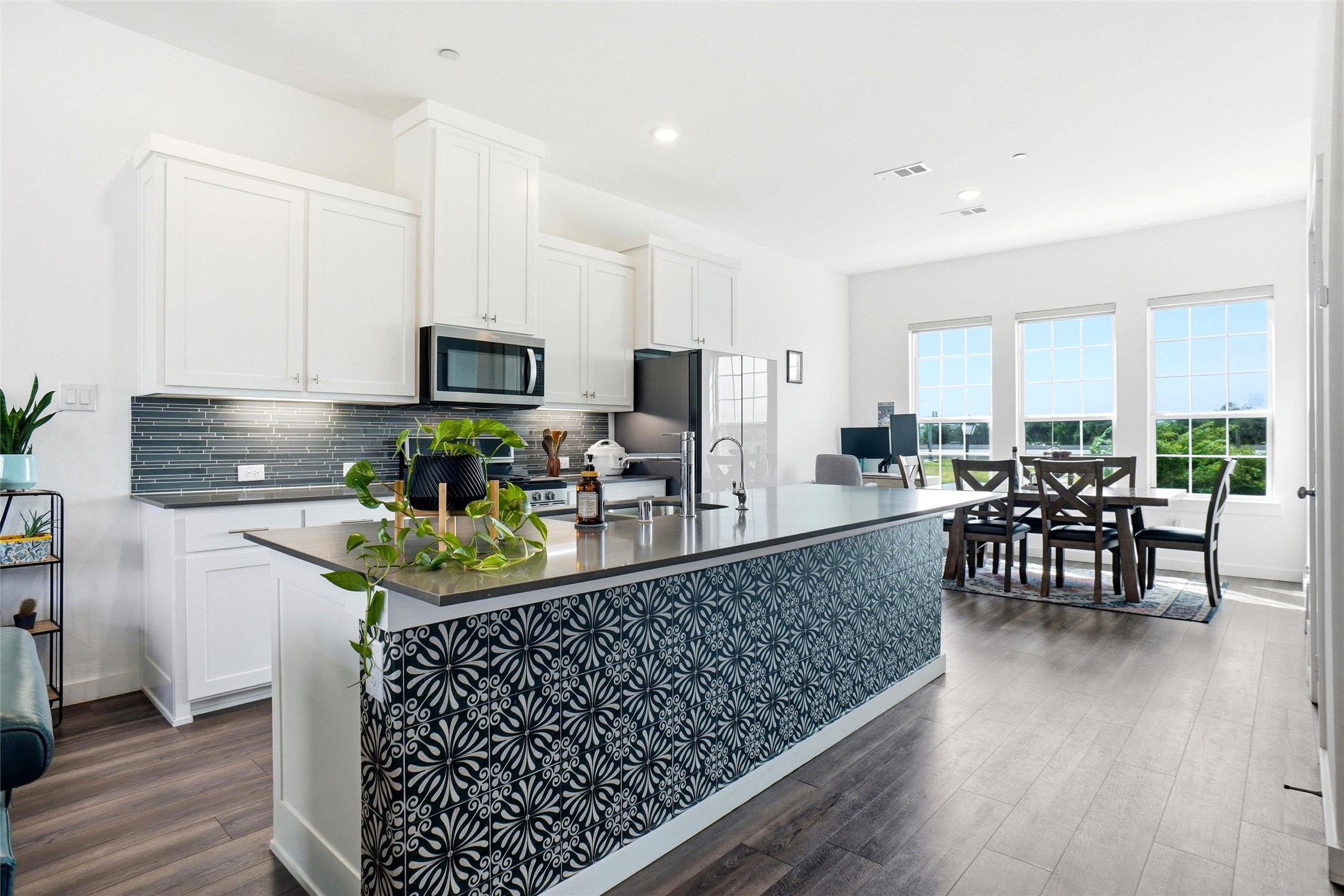 695 Vista Del Lago Drive