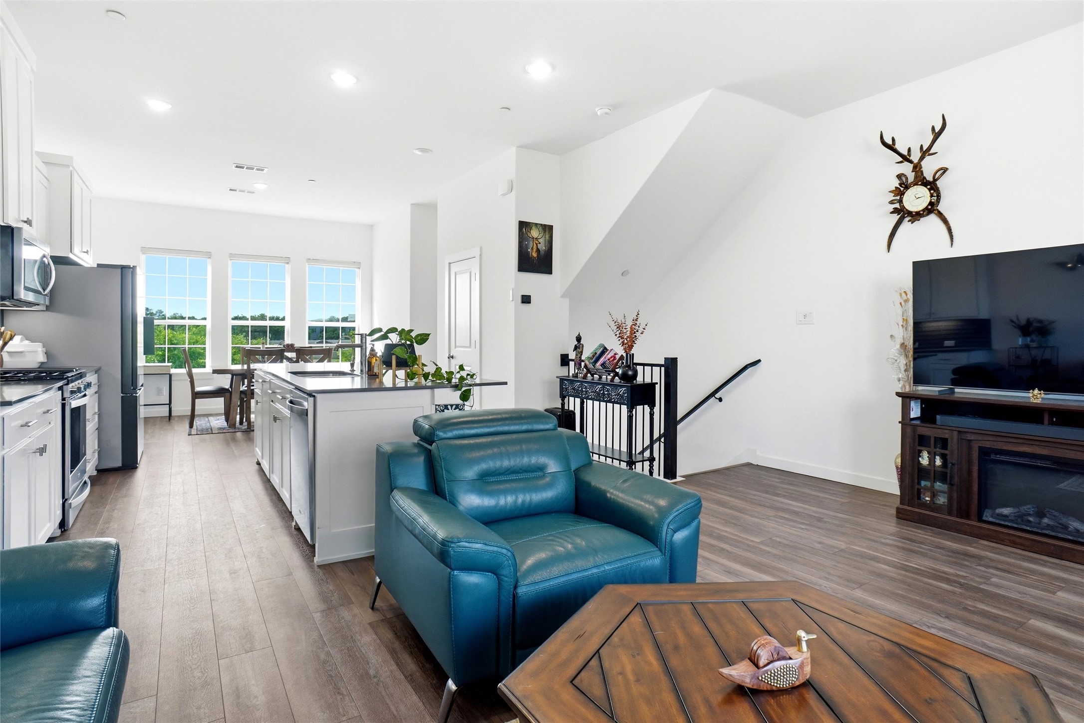 695 Vista Del Lago Drive