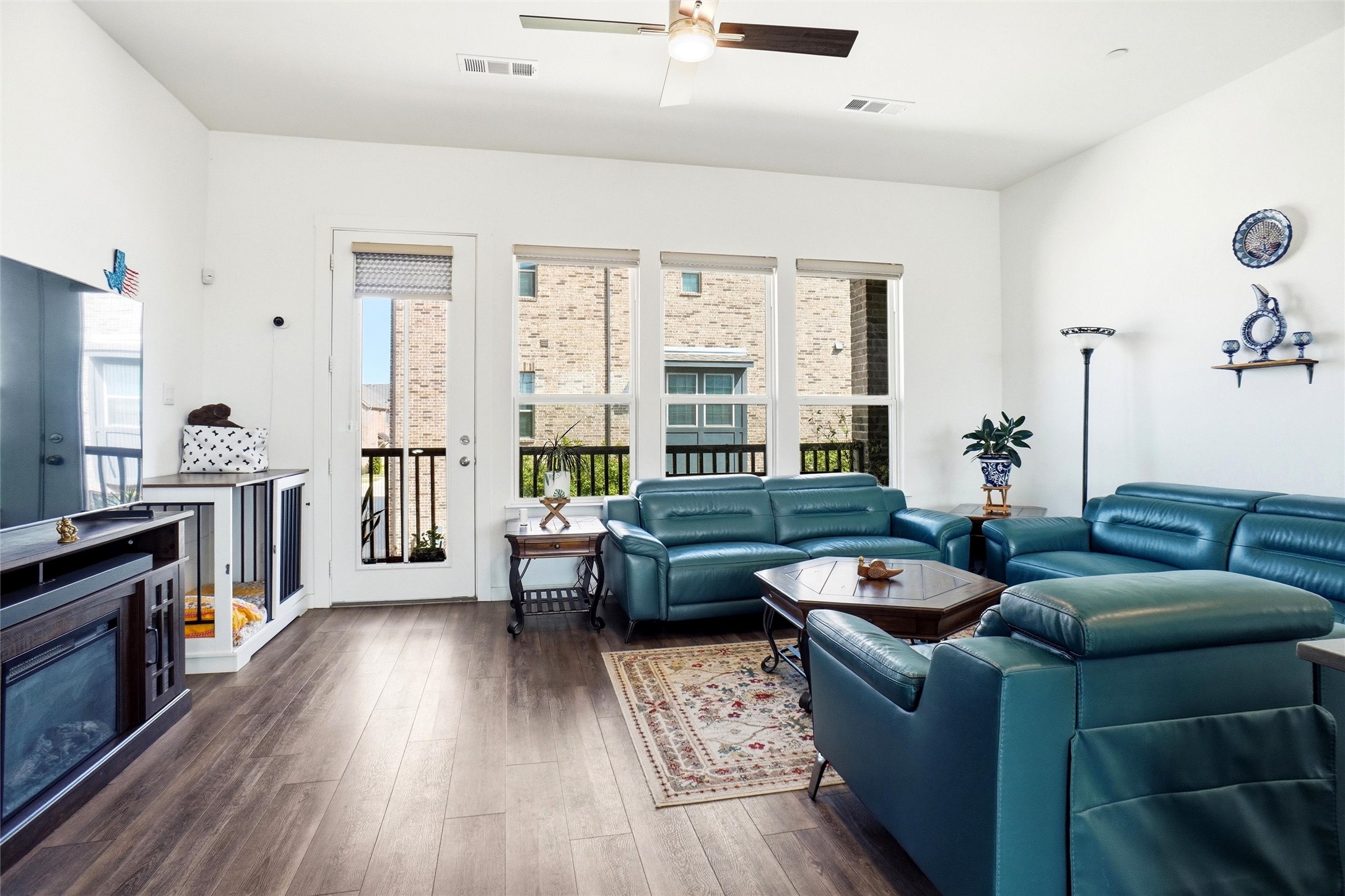 695 Vista Del Lago Drive