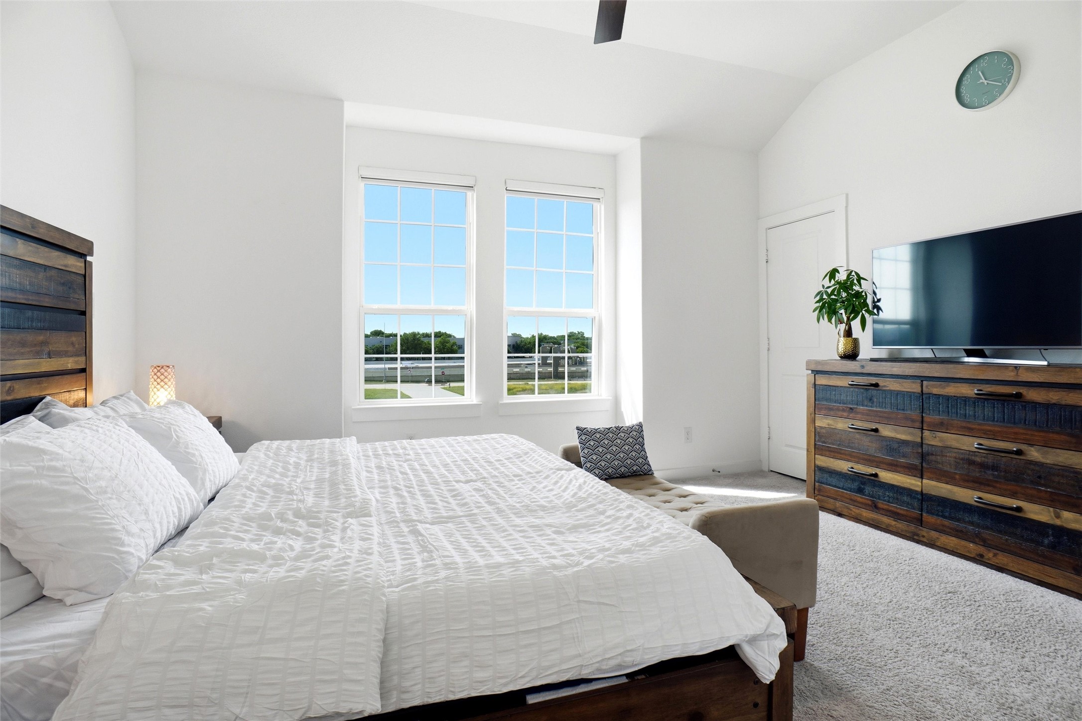 695 Vista Del Lago Drive
