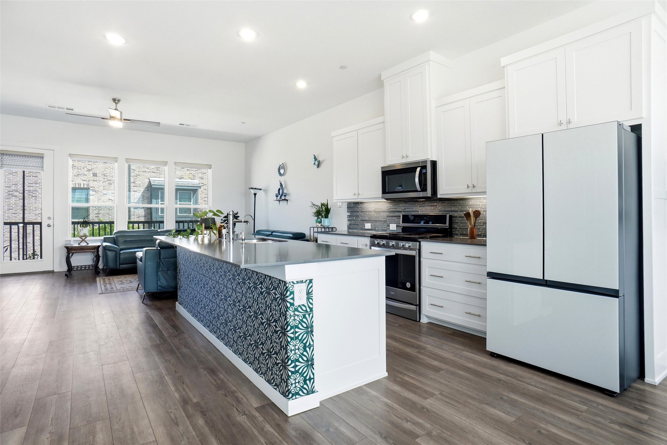 695 Vista Del Lago Drive