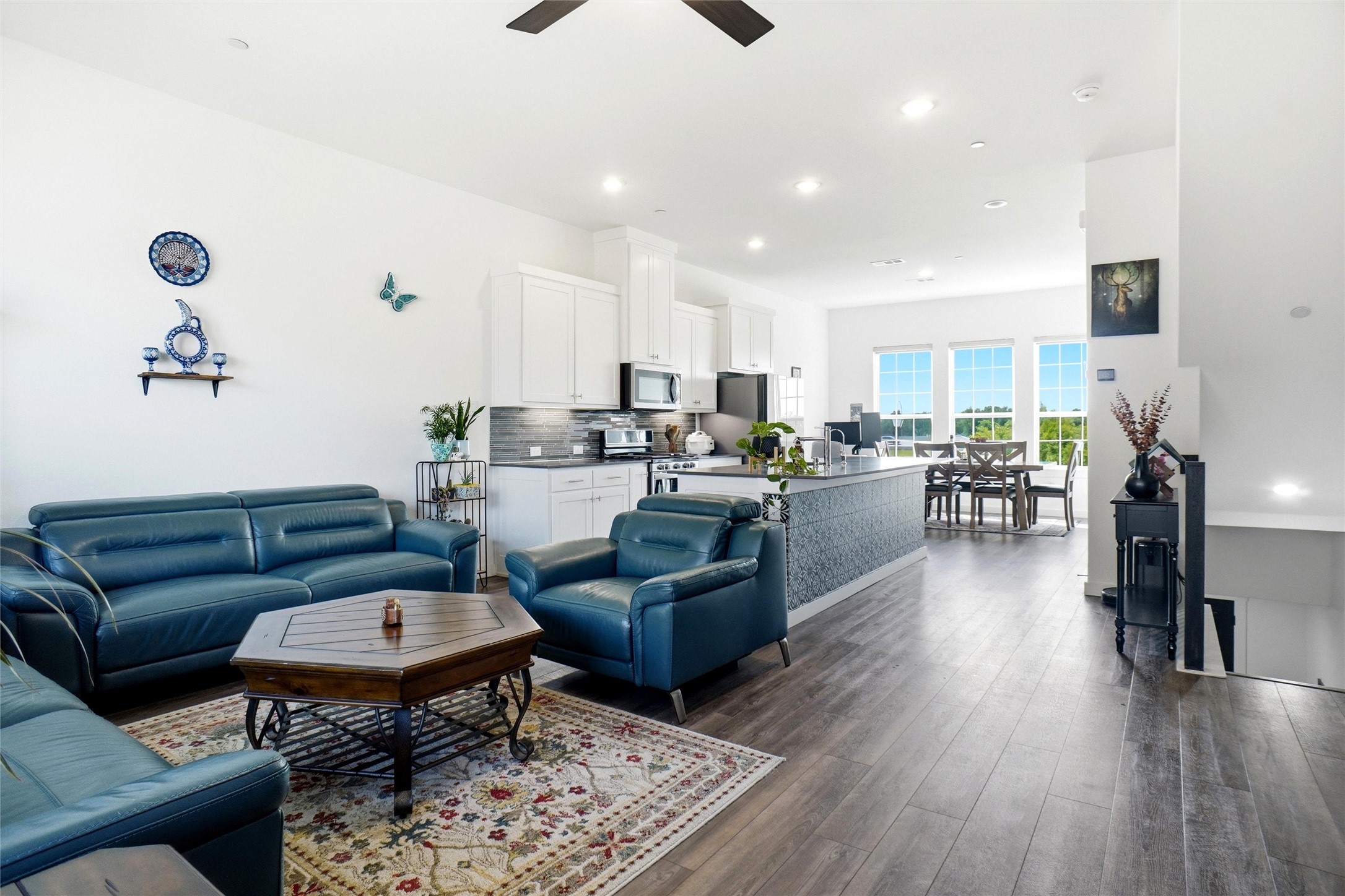 695 Vista Del Lago Drive