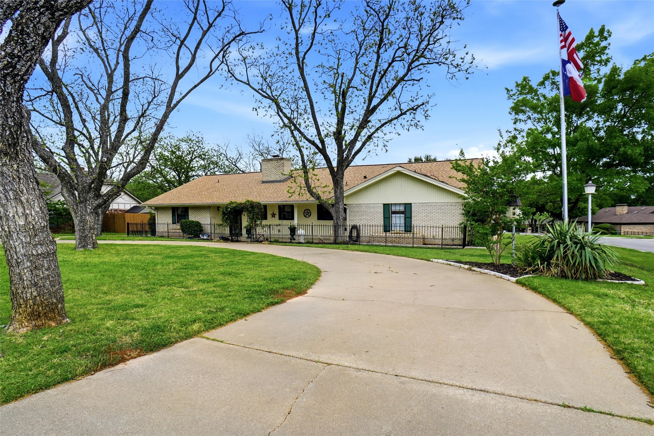 6122 Belvidere Circle