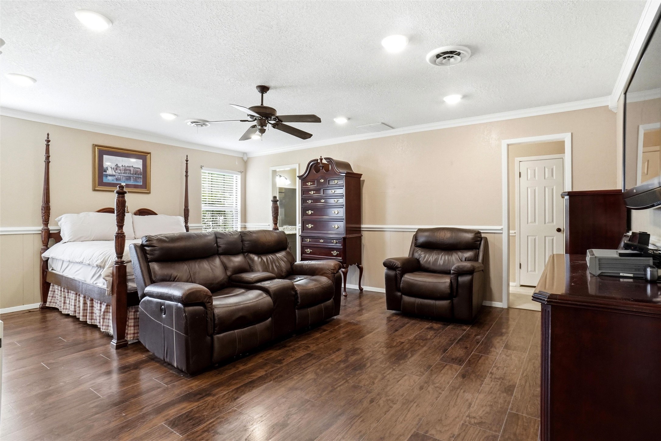 6122 Belvidere Circle