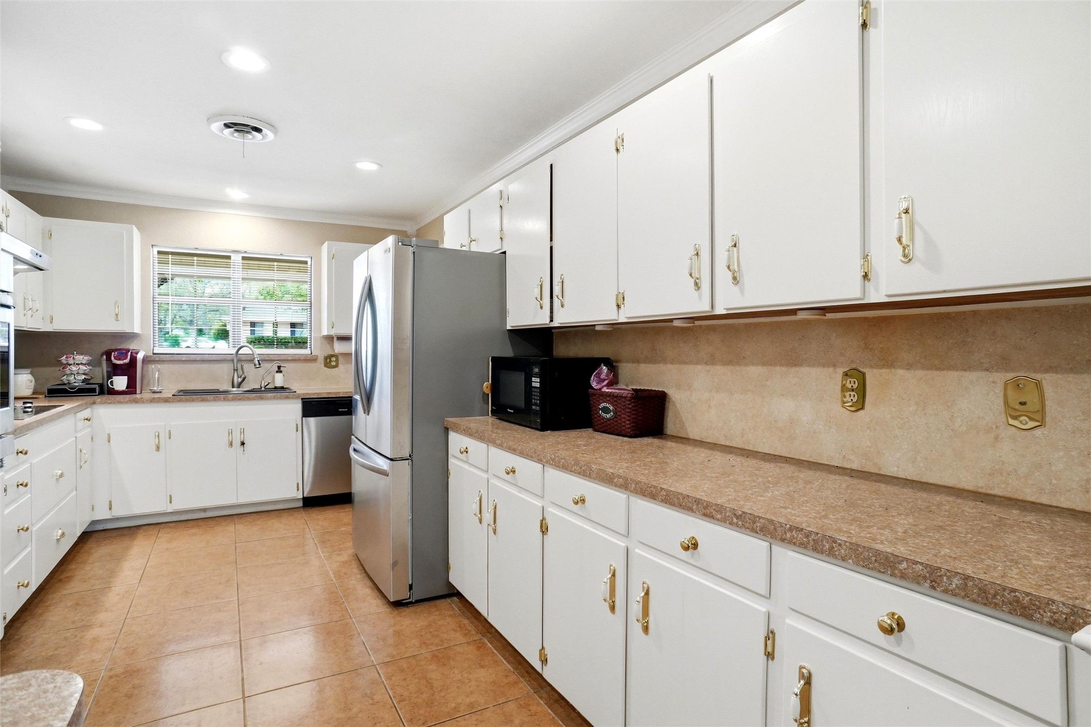 6122 Belvidere Circle