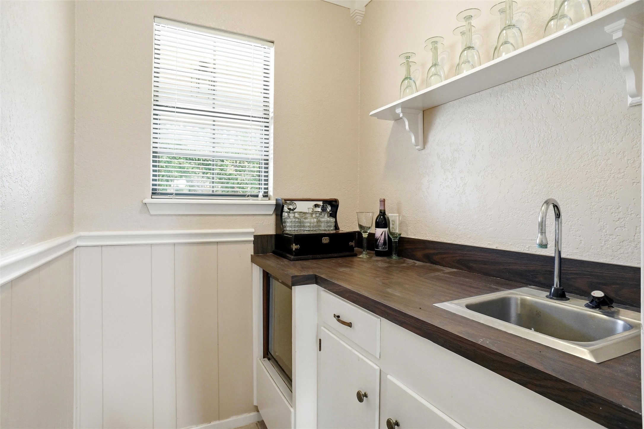 6122 Belvidere Circle