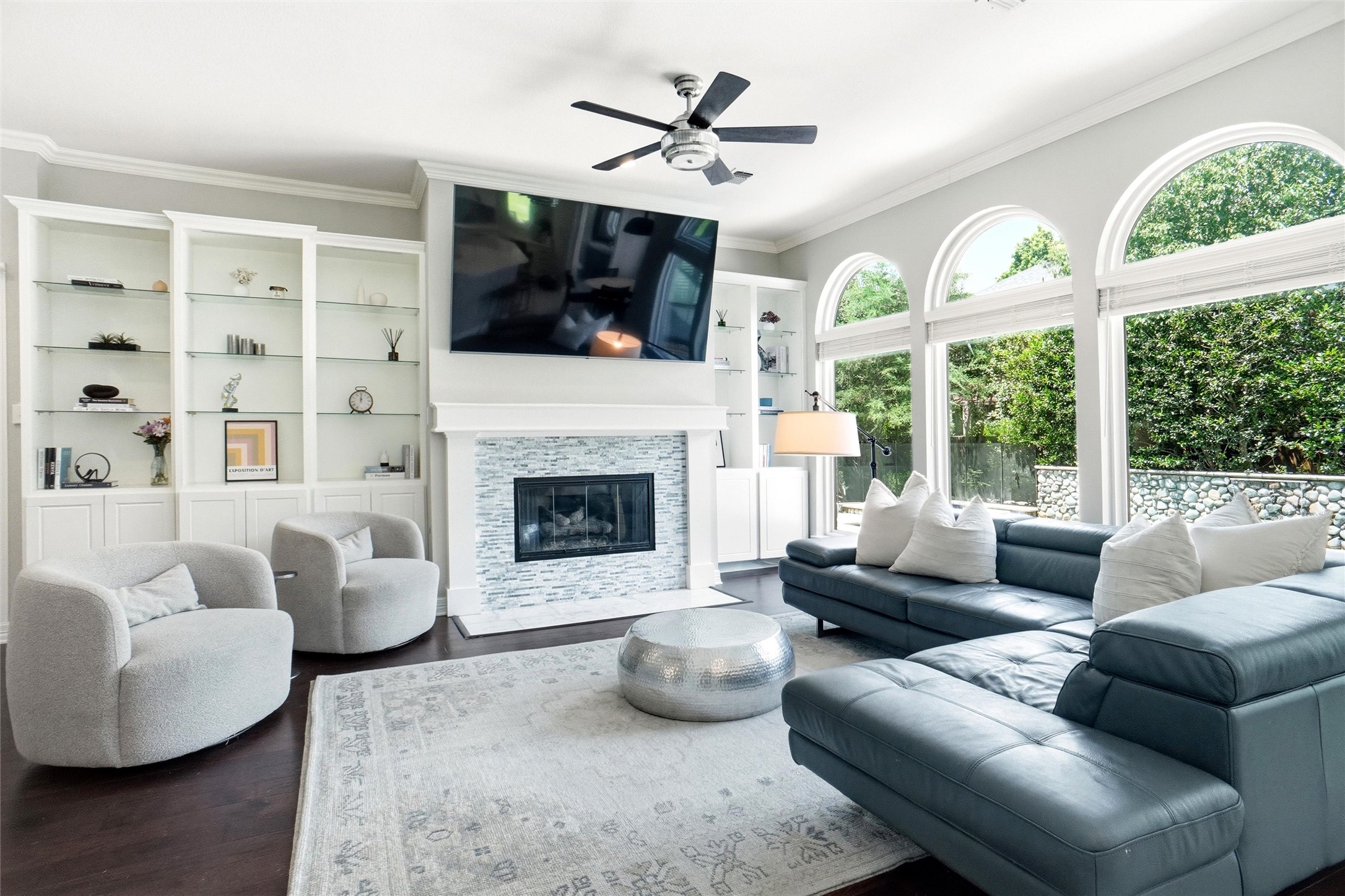 902 Dowling Court