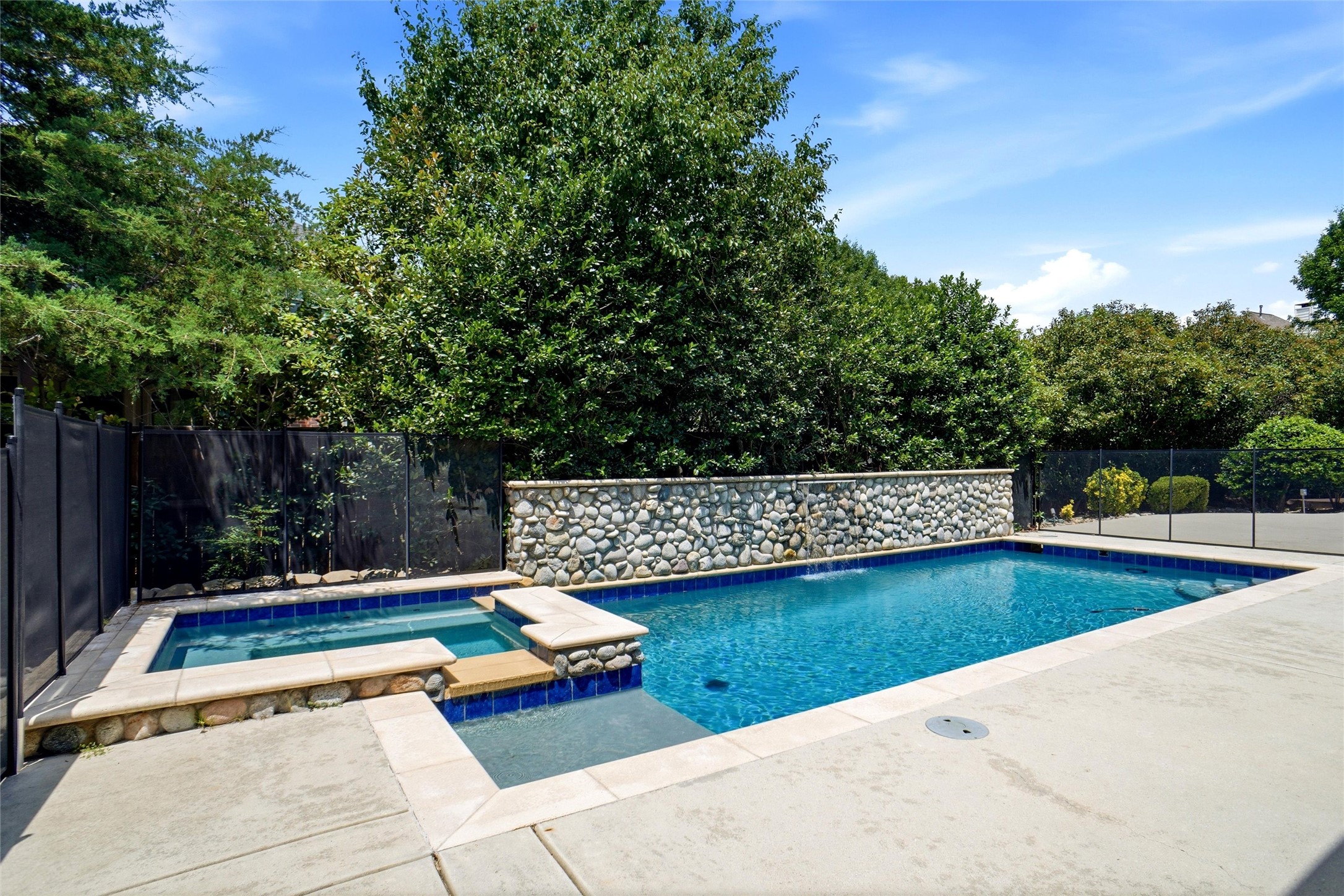 902 Dowling Court
