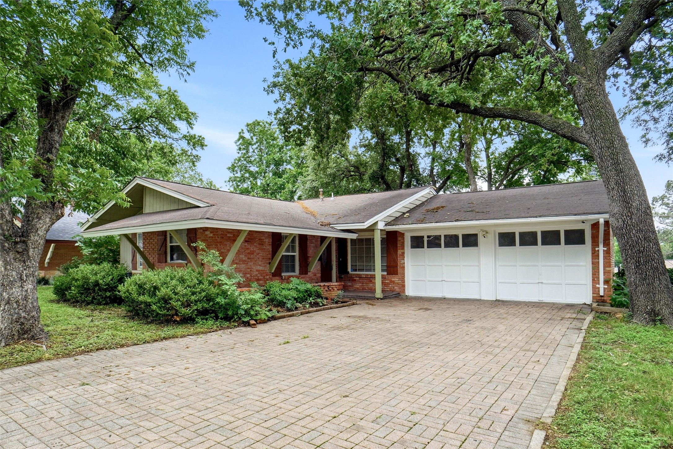 2222 Woodoak Drive